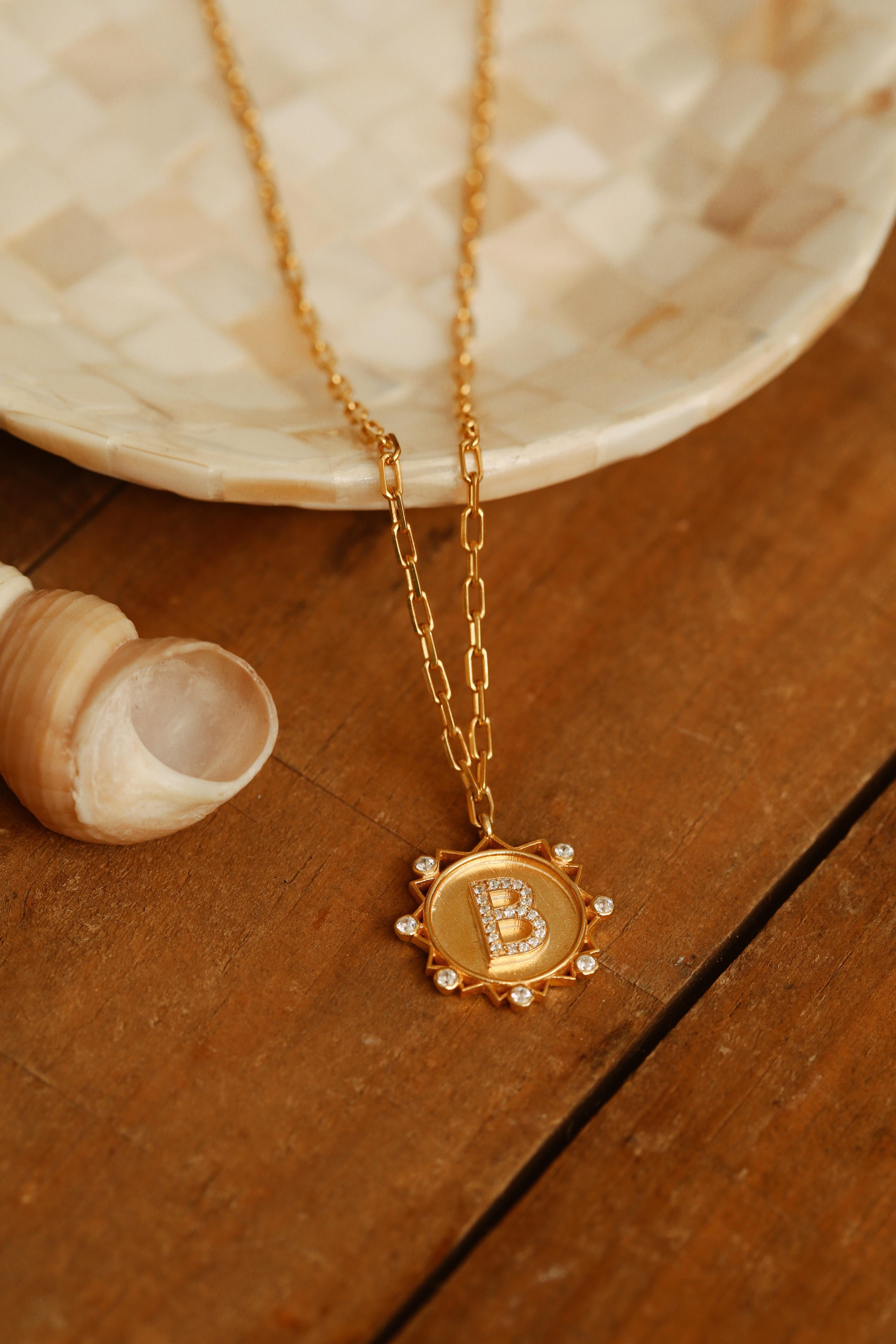 Harf Madalyon Zincir Kolye