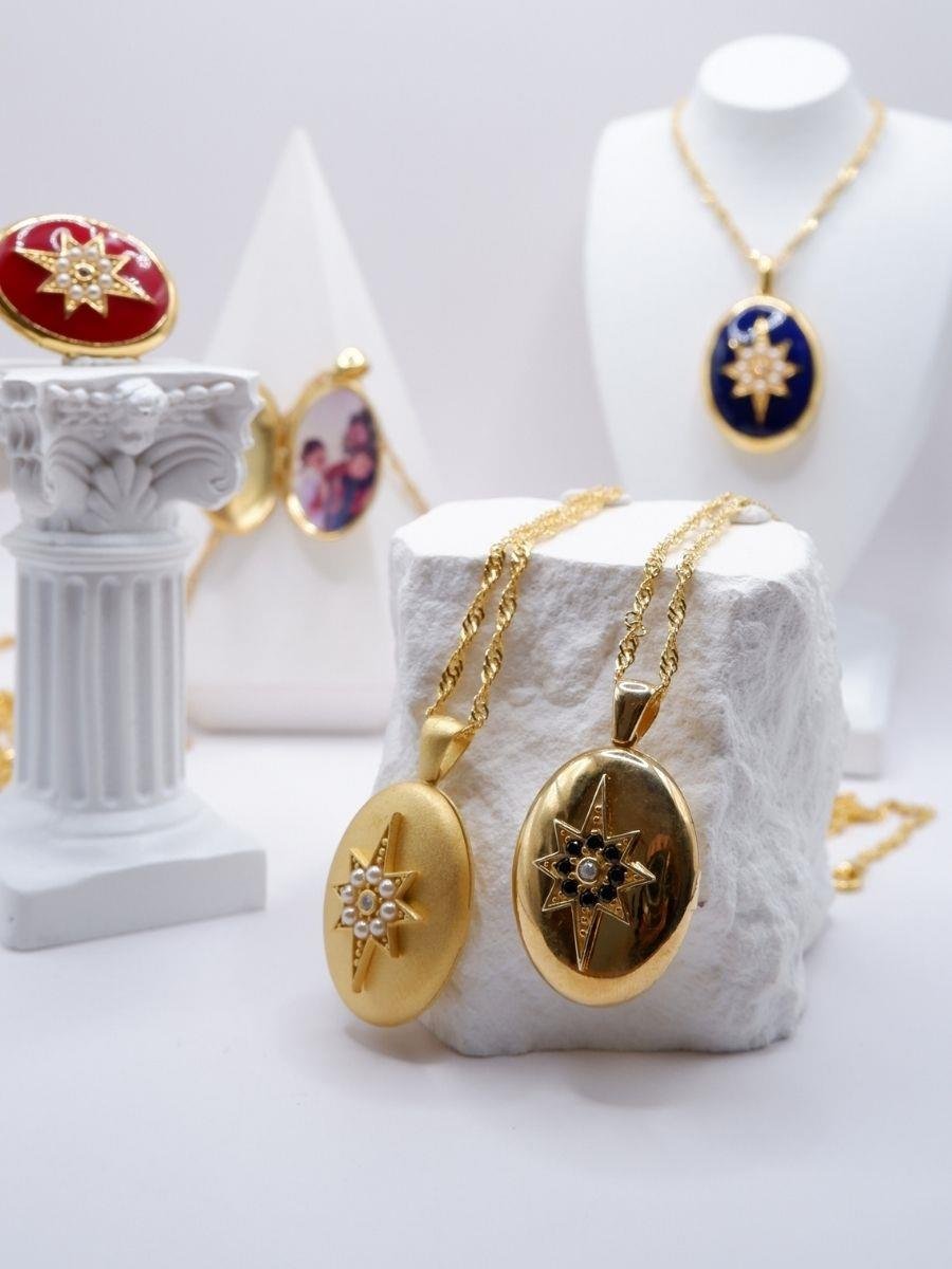 Kutup Yıldızı Siyah Taşlı Madalyon Kolye