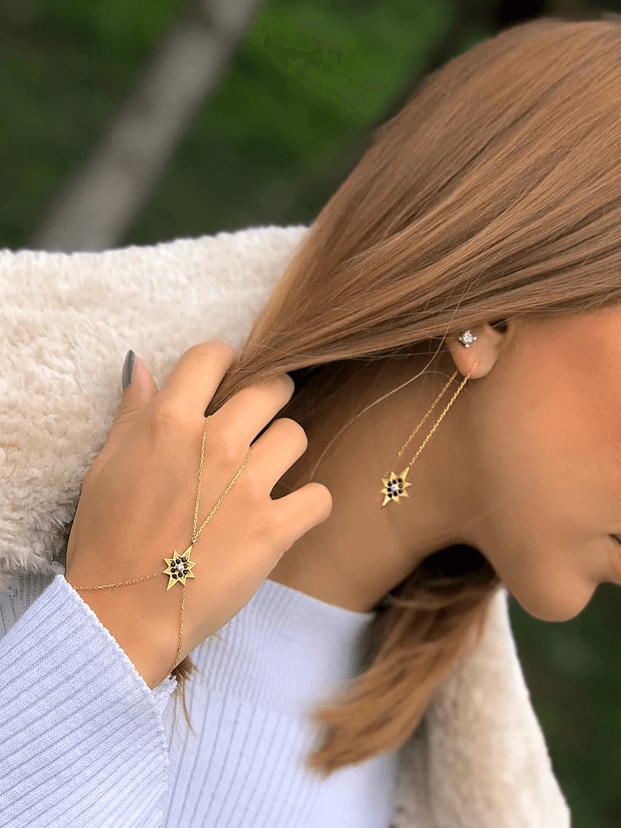 Kutup Yıldızı Siyah Taşlı Sallantılı Küpe