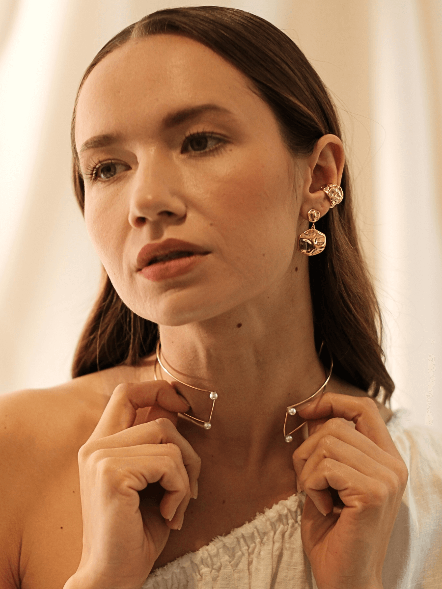 Lora Sallantılı Yuvarlak Amorf Küpe