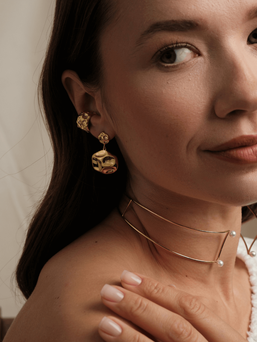 Lora Sallantılı Yuvarlak Amorf Küpe