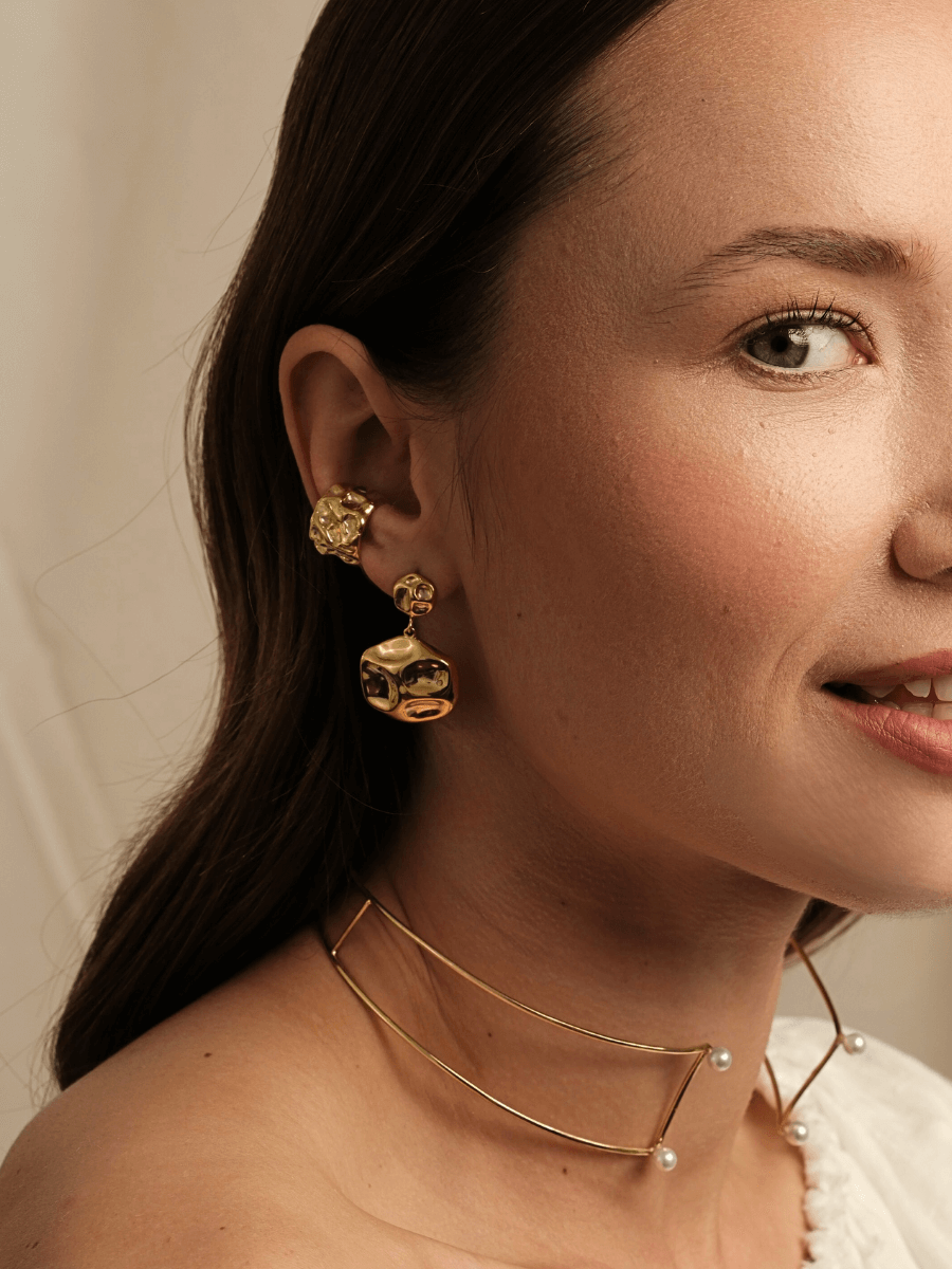 Lora Sallantılı Yuvarlak Amorf Küpe