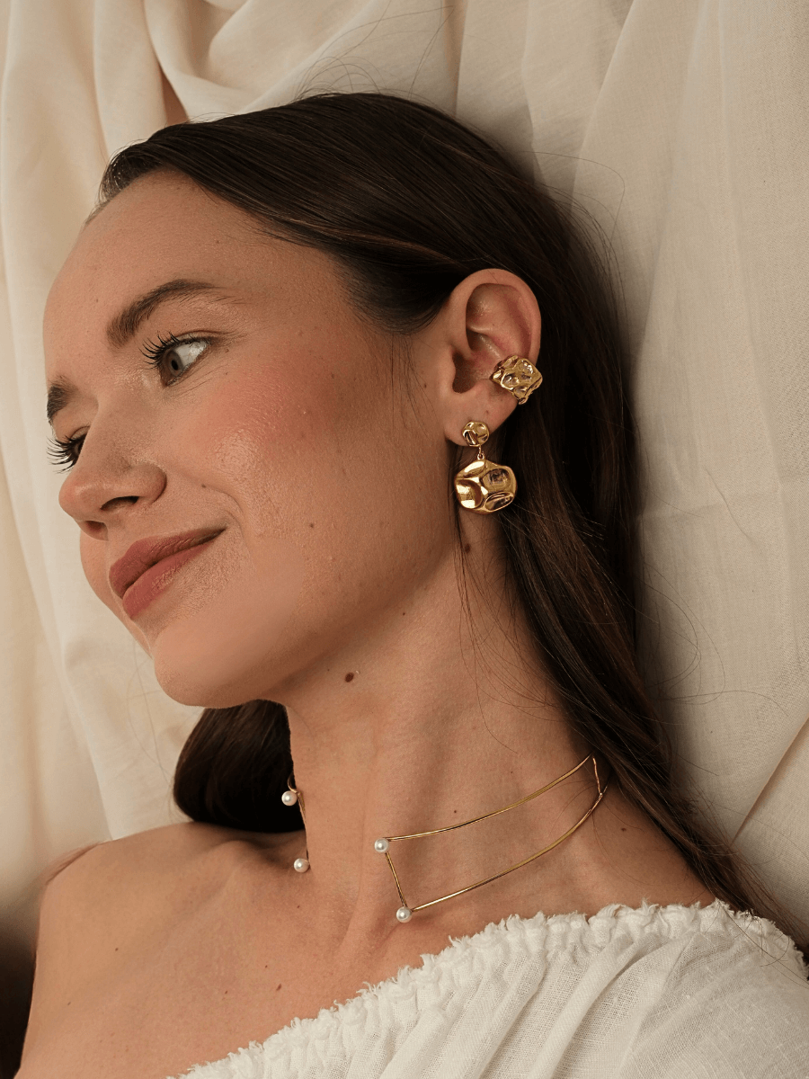 Lora Sallantılı Yuvarlak Amorf Küpe