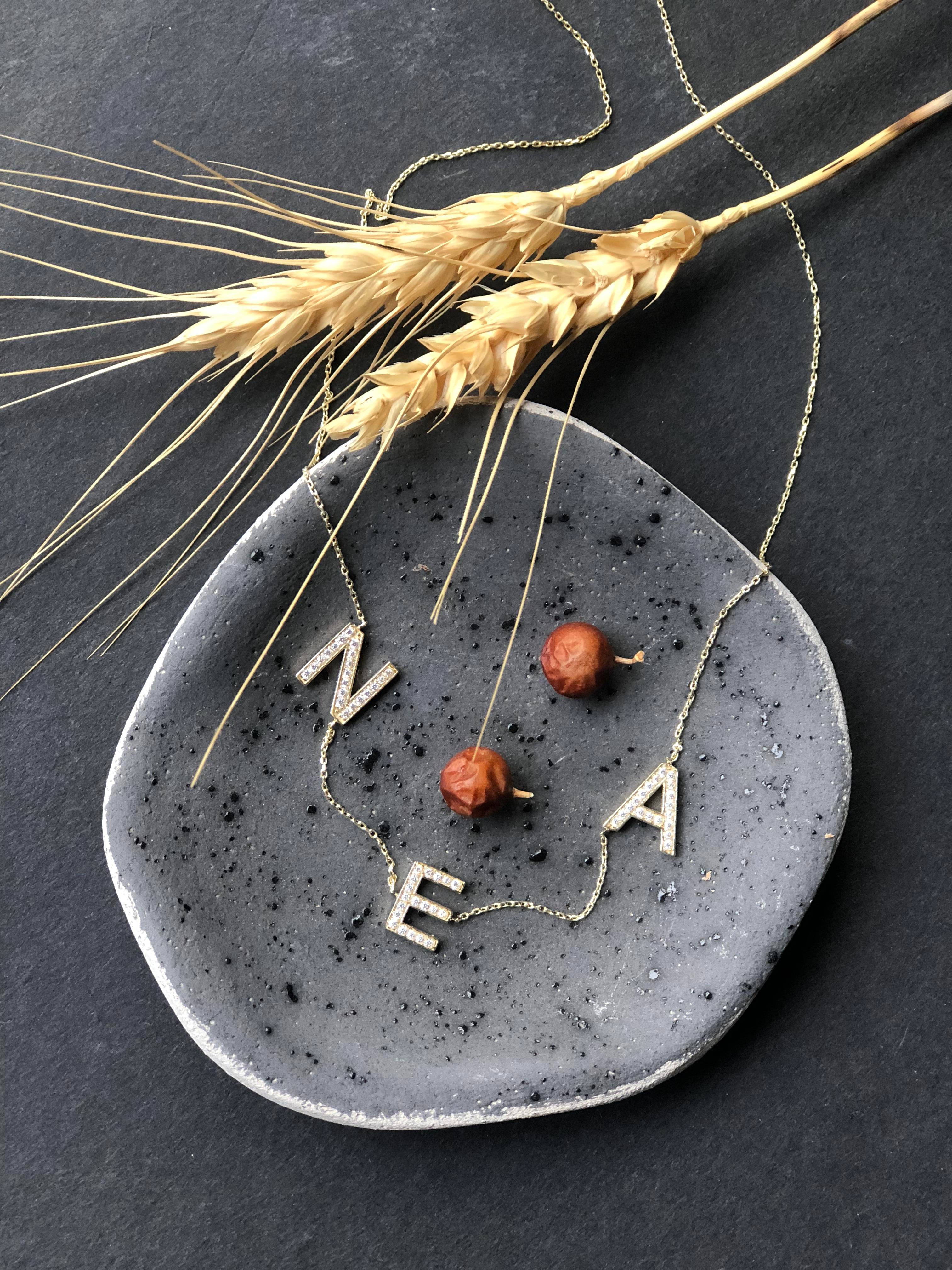 Üç Harfli Taşlı Kolye