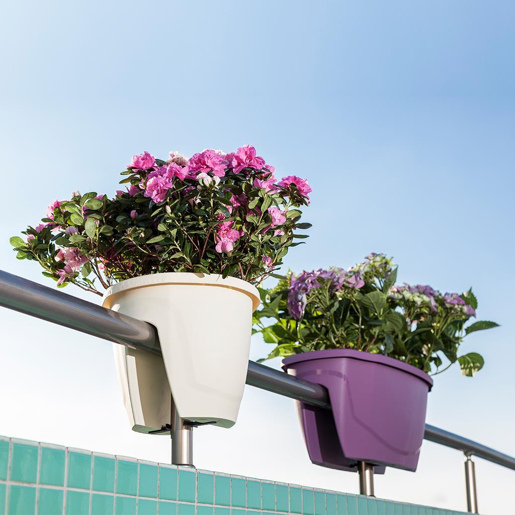 Zümrüt küpeşte saksı ZS02 ölçüleri: 58 cm üst, 24 cm taban uzunluk, 24 cm genişlik, 29 cm yükseklik, 15,5 litre