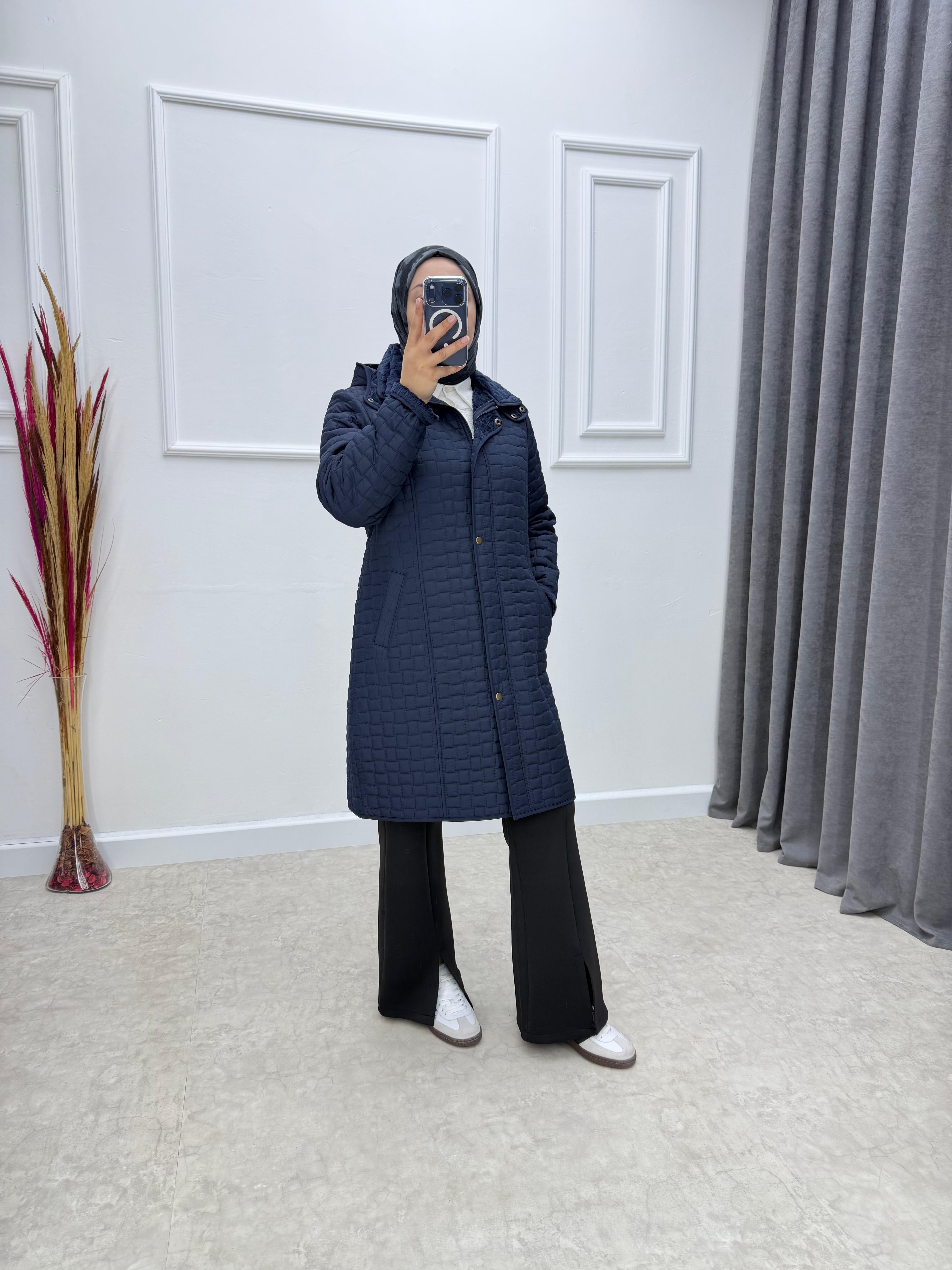 Mini Kare İçi Tüylü Kapitone Mont Lacivert