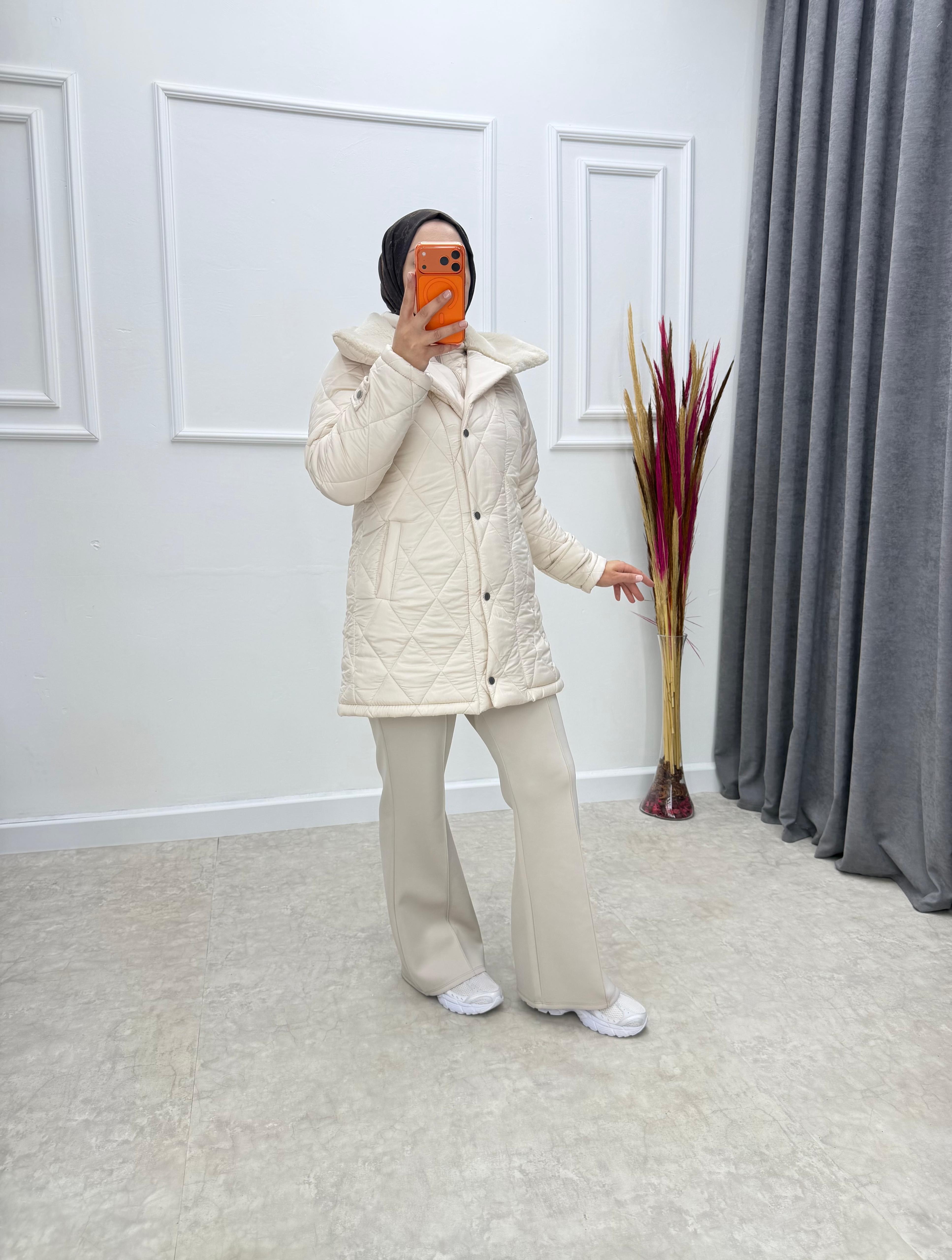 Kürk Yaka Detaylı Mont Bej