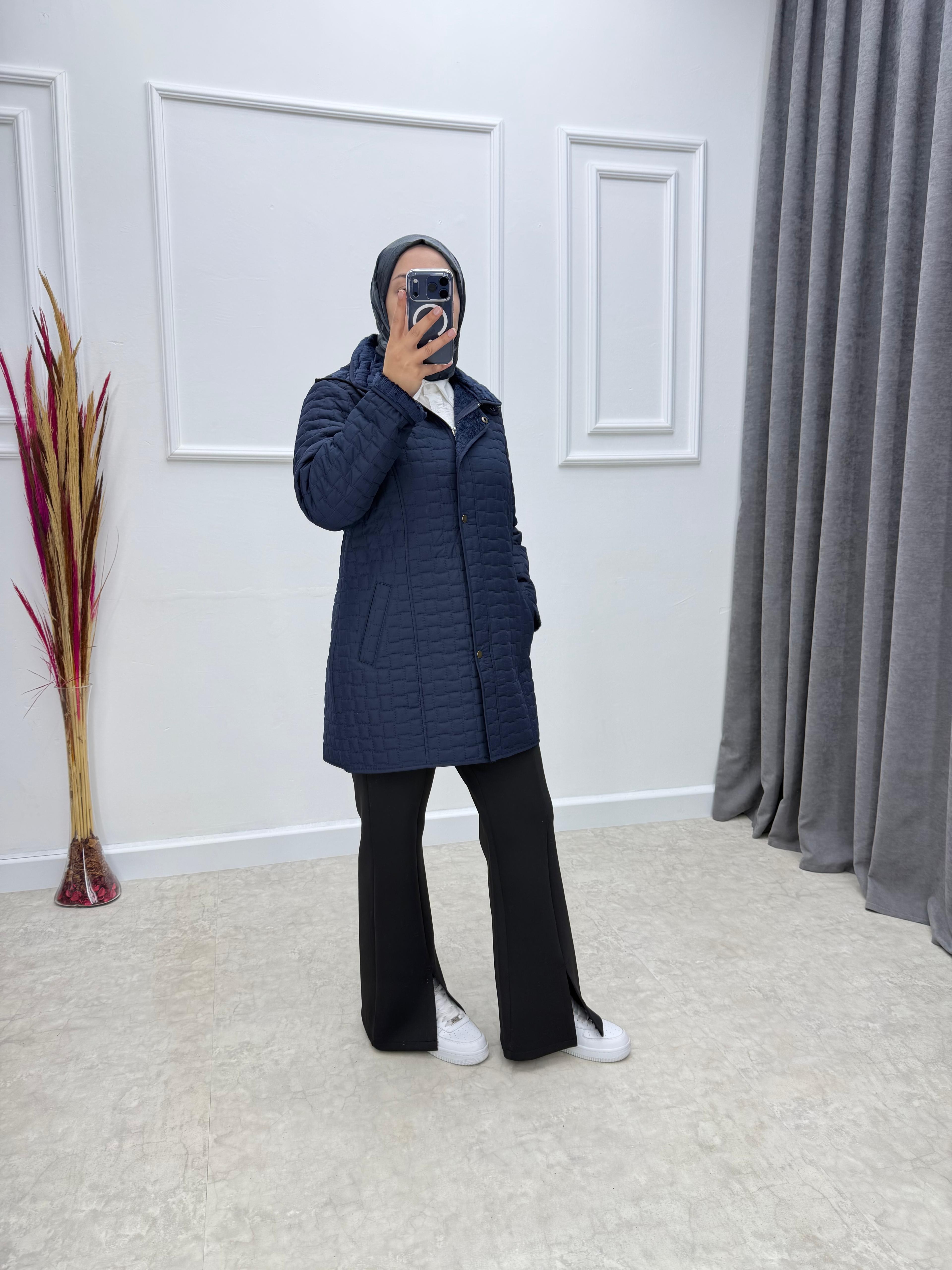 Kısa Mini Kare İçi Tüylü Kapitone Mont Lacivert