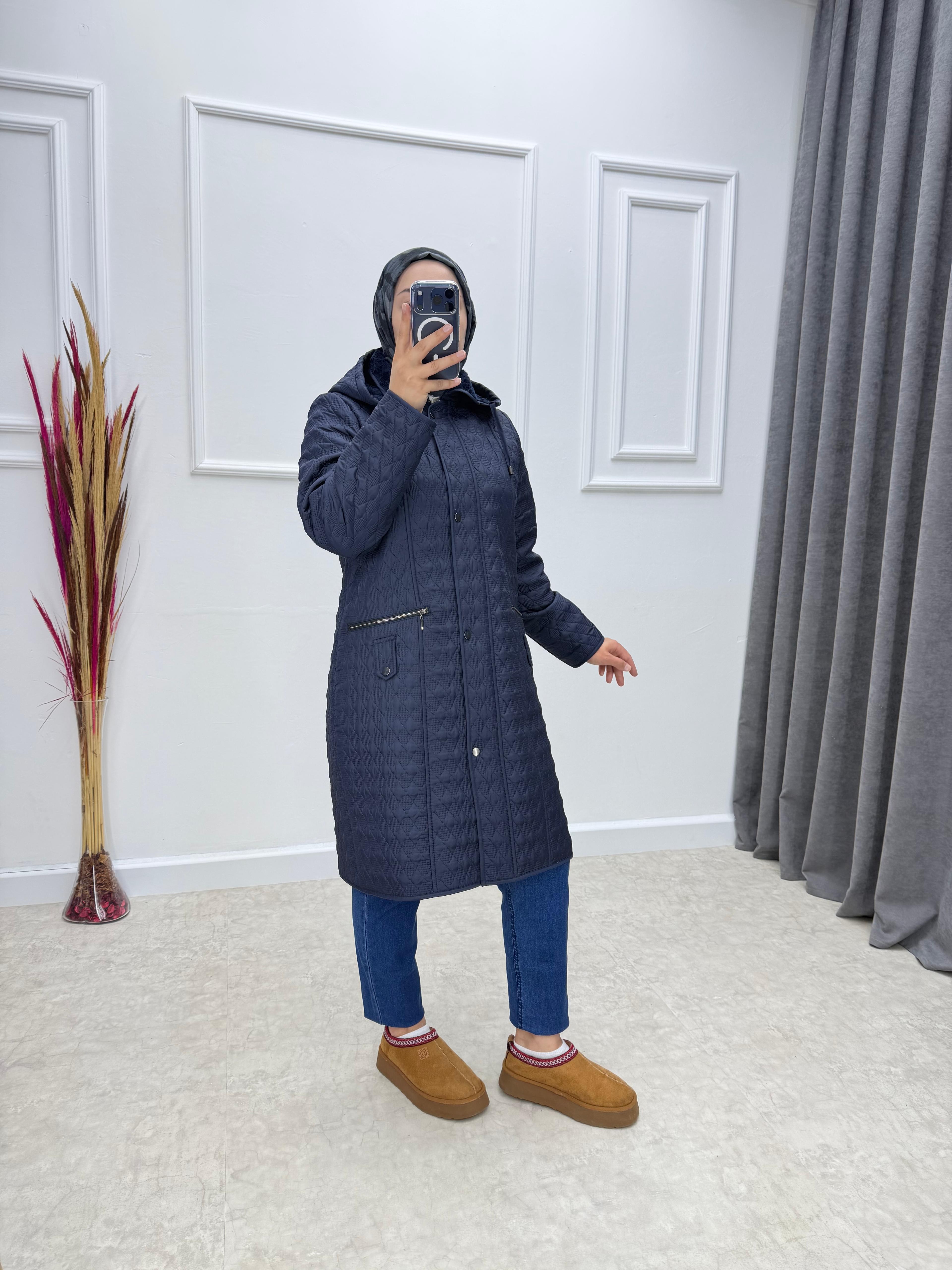 Uzun Boy Elmas Desen İçi Tüylü Kapitone Mont Lacivert