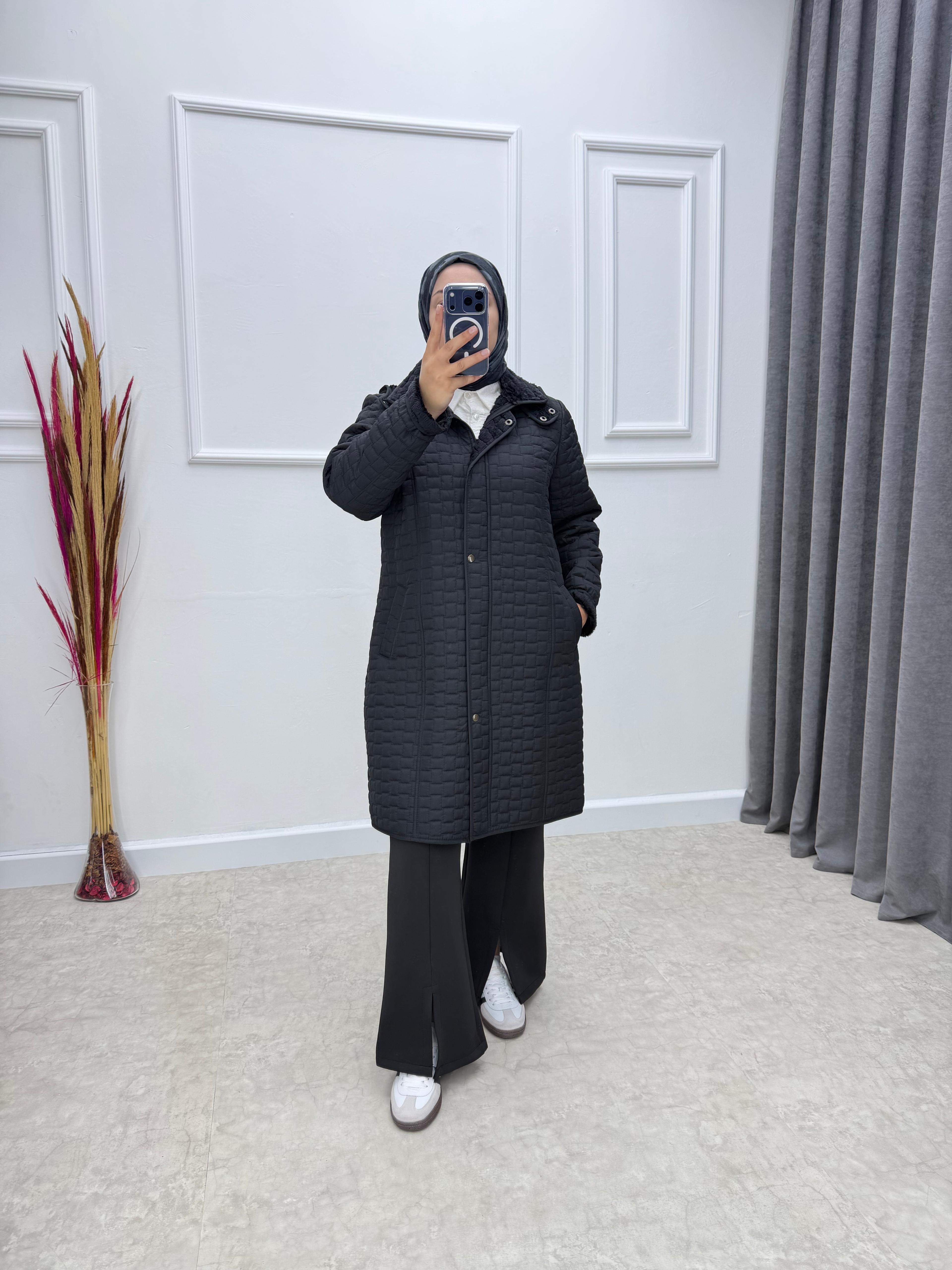 Mini Kare İçi Tüylü Kapitone Mont Siyah