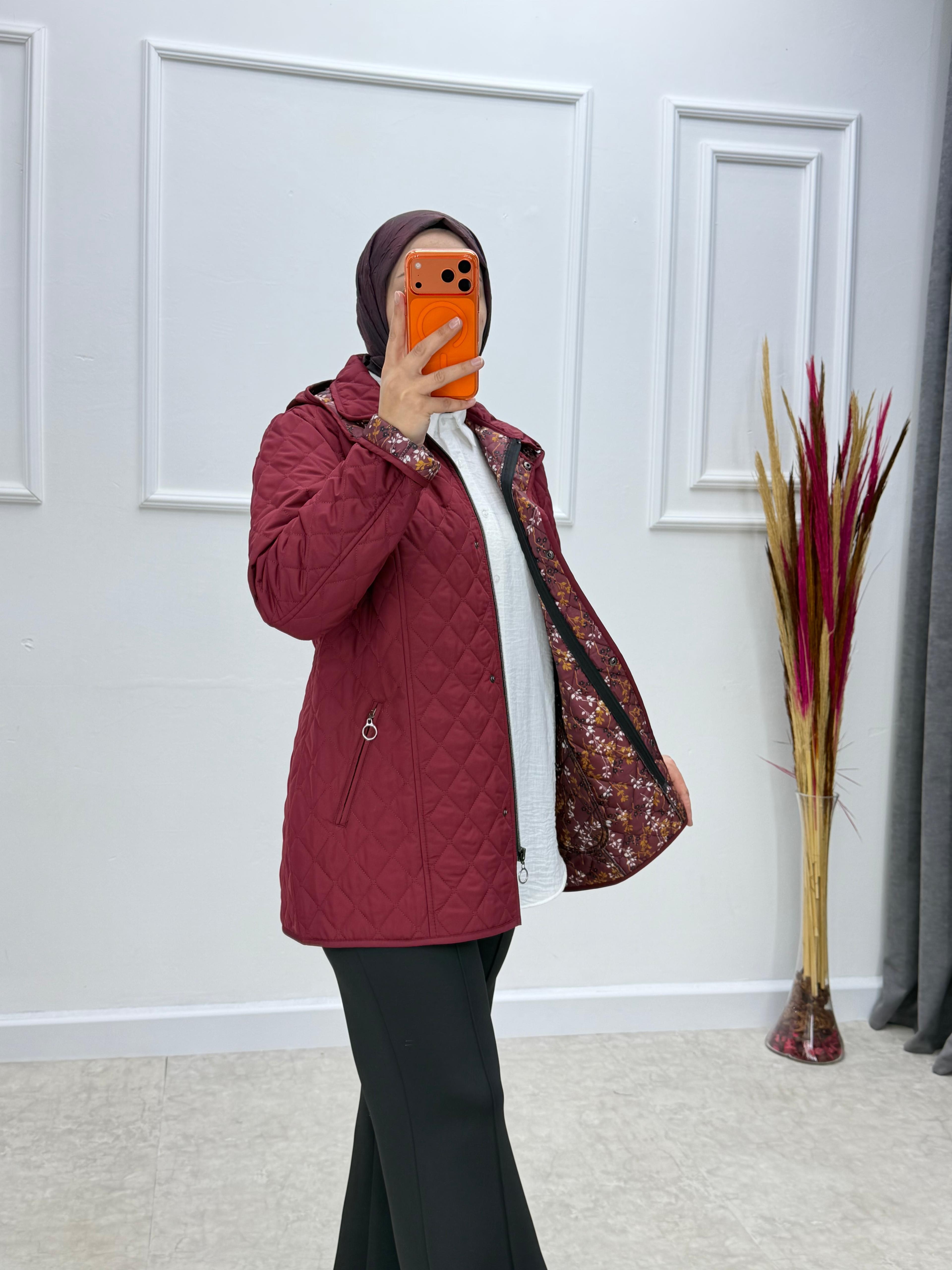Kırmızı İçi Çiçek Desenli Kapitone Ceket