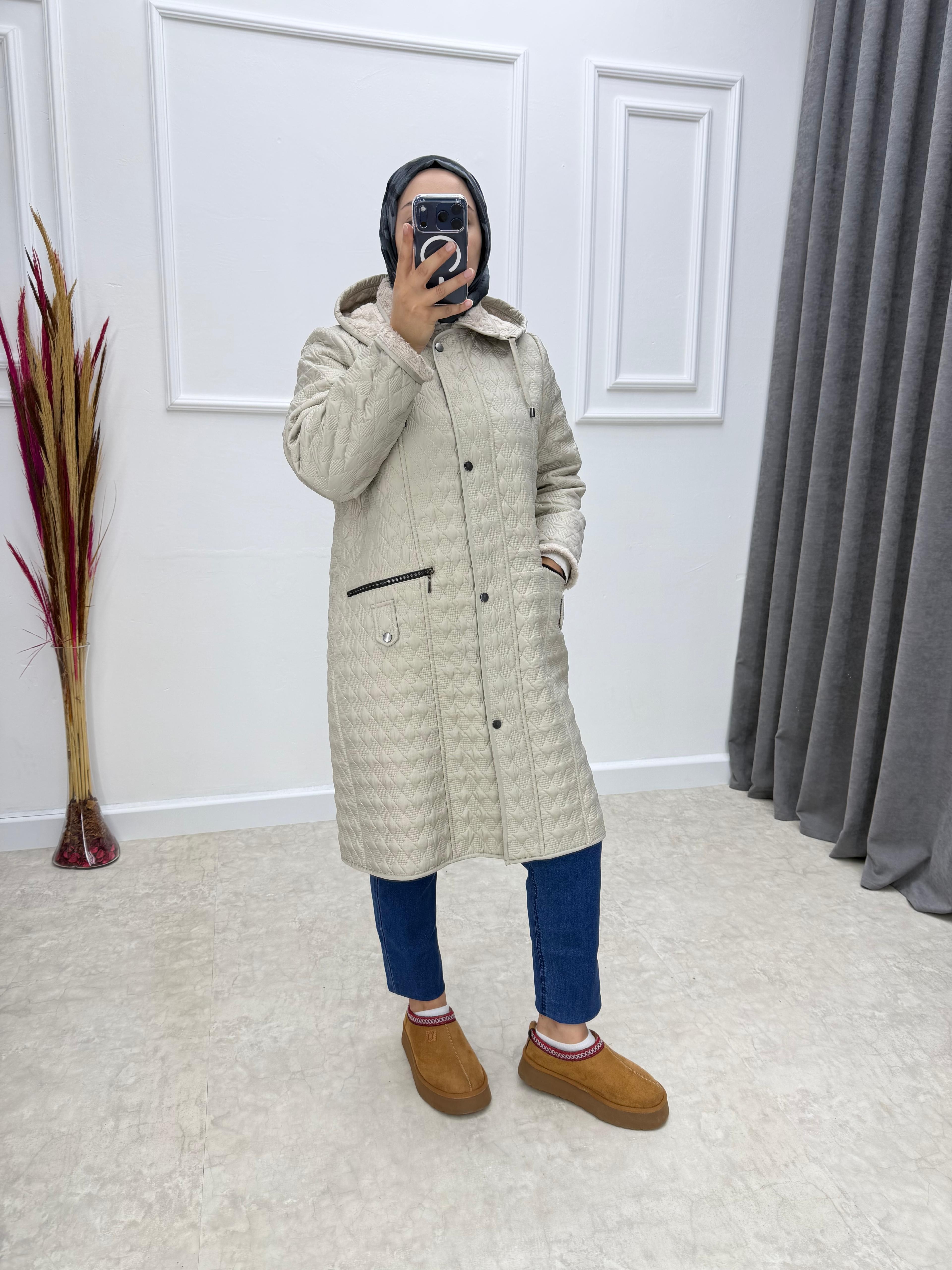 Uzun Boy Elmas Desen İçi Tüylü Kapitone Mont Taş Rengi
