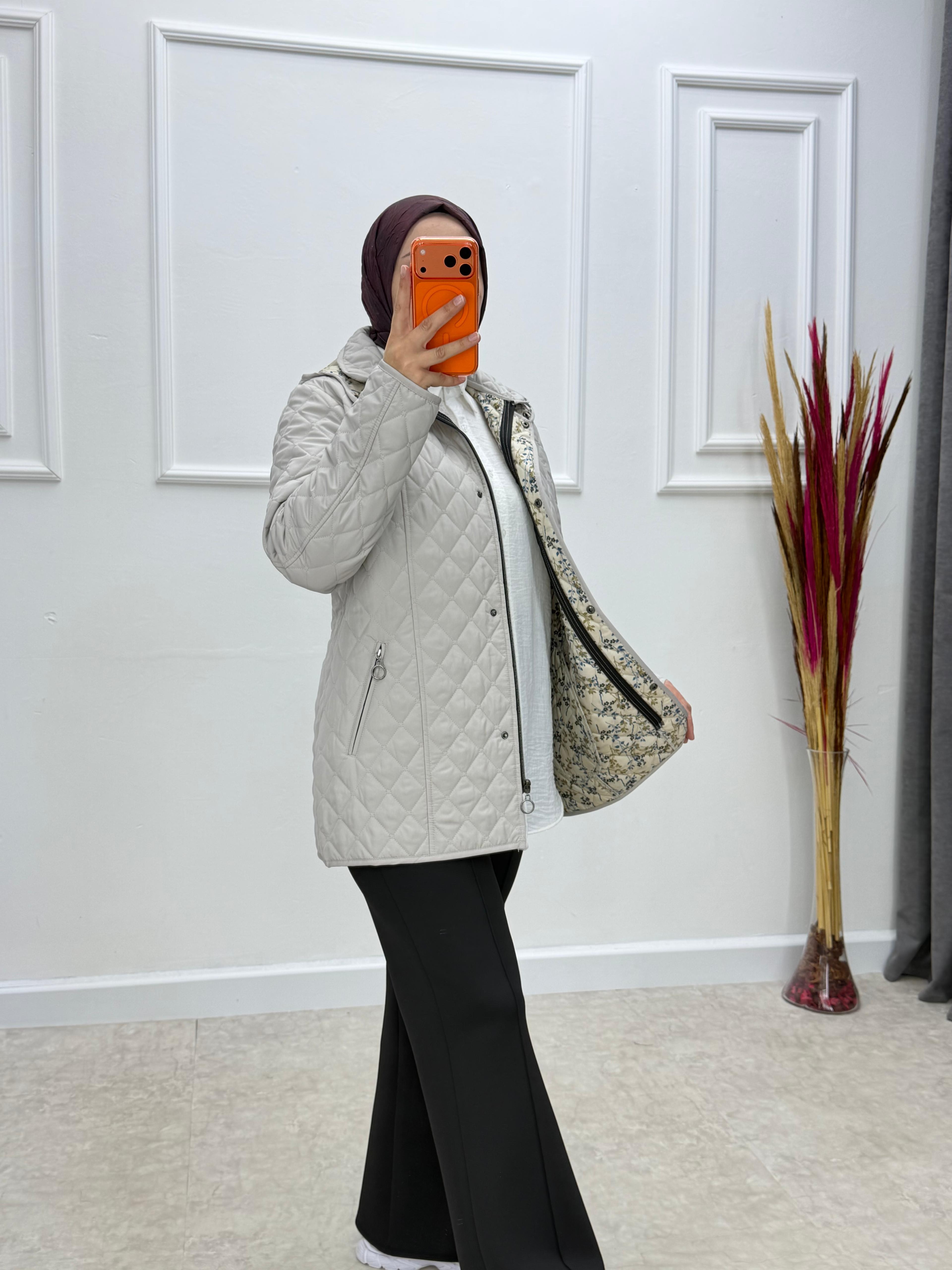 Bej İçi Çiçek Desenli Kapitone Ceket