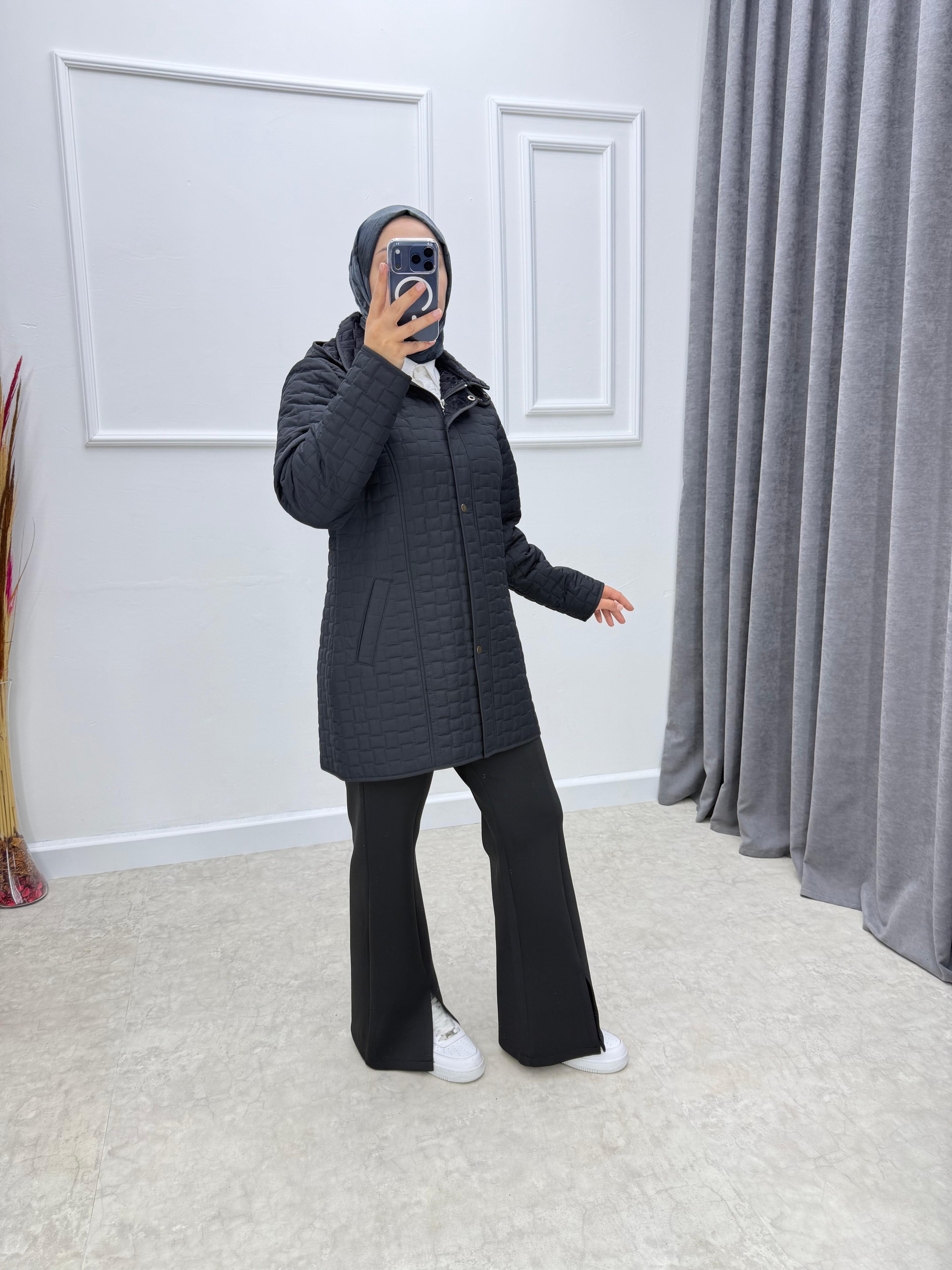 Kısa Mini Kare İçi Tüylü Kapitone Mont Siyah