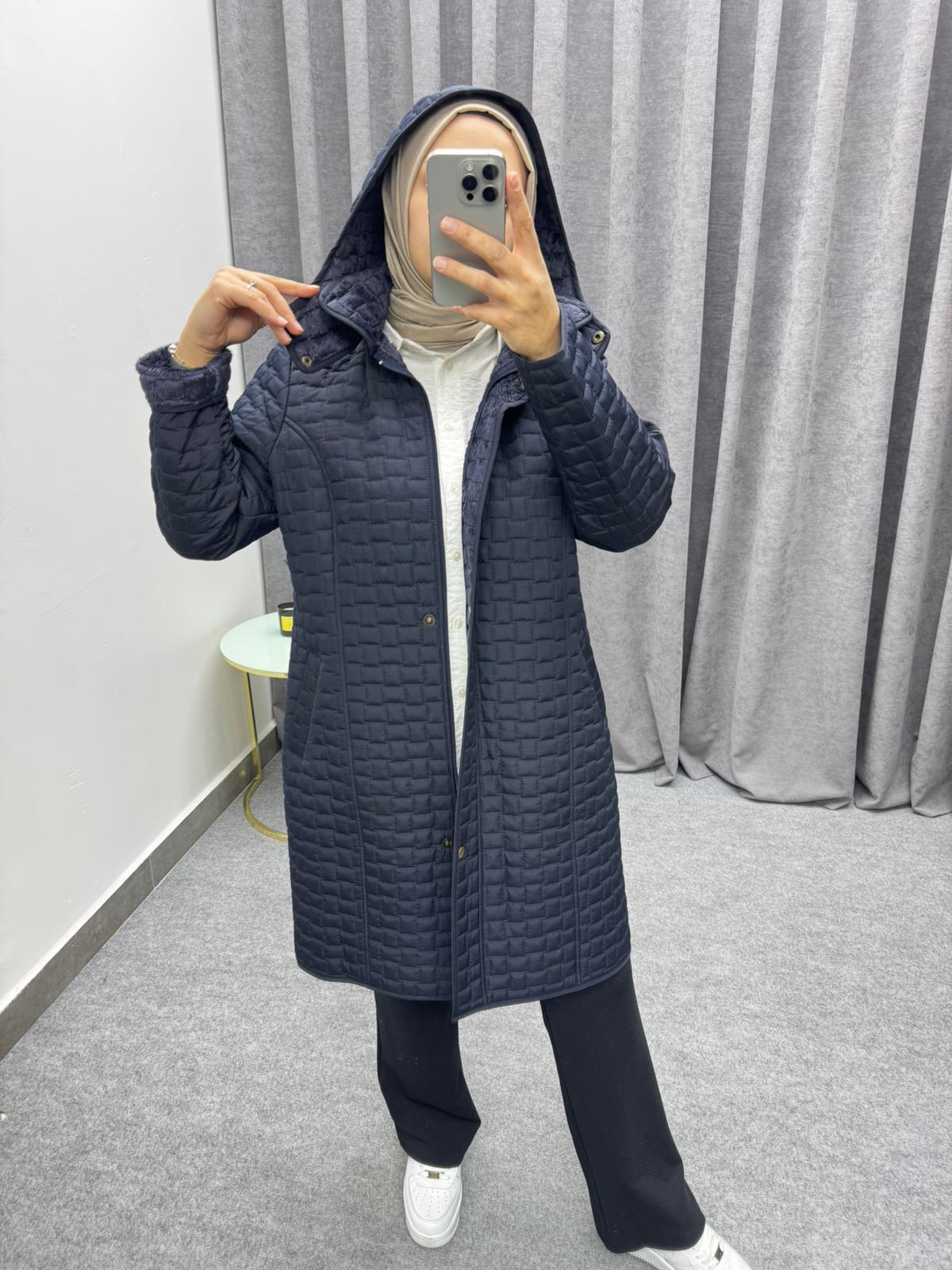 Lacivert Kapitone Mont