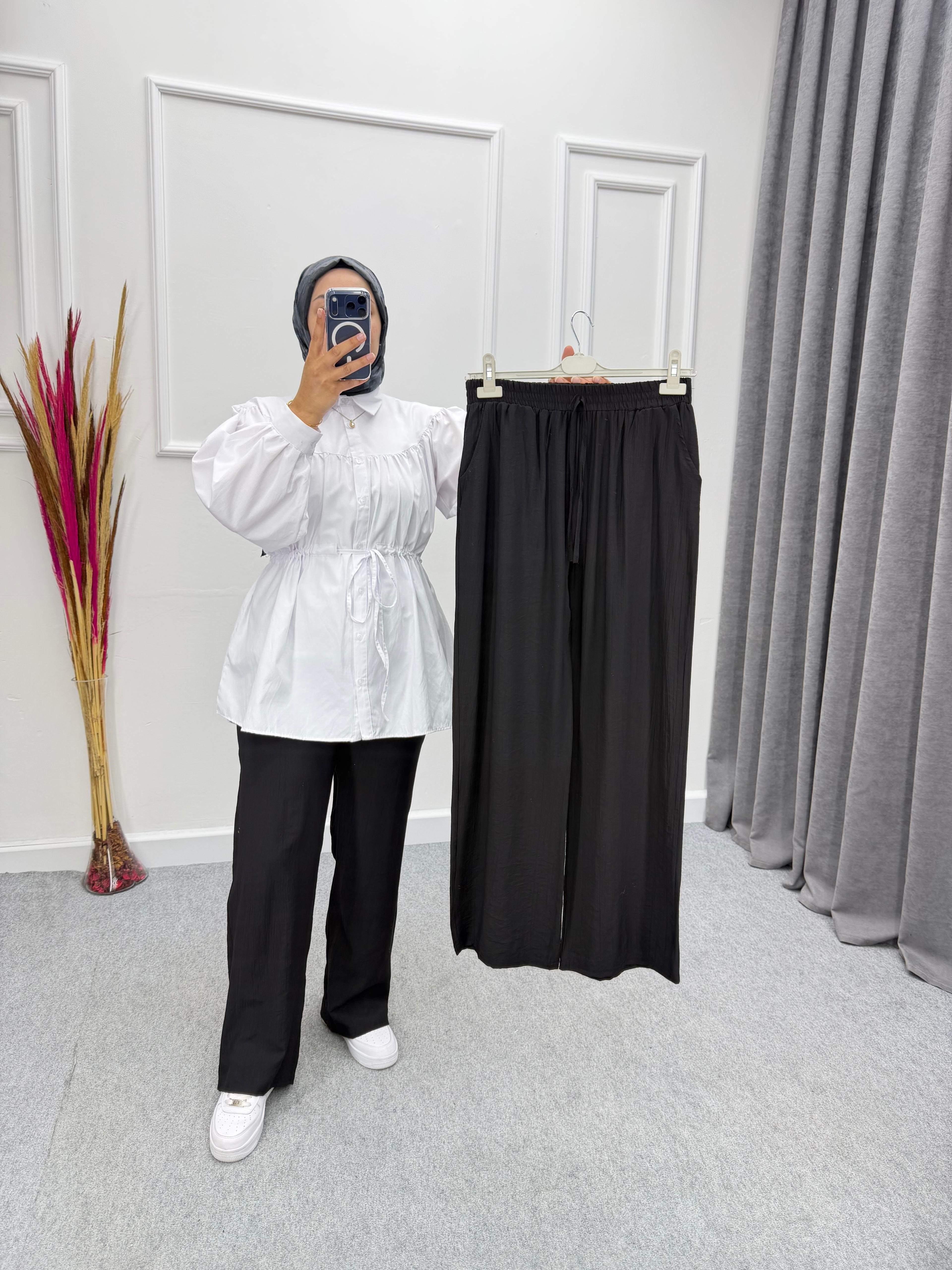 Siyah Çilek Kumaş Cepli Bol Paça Pantolon