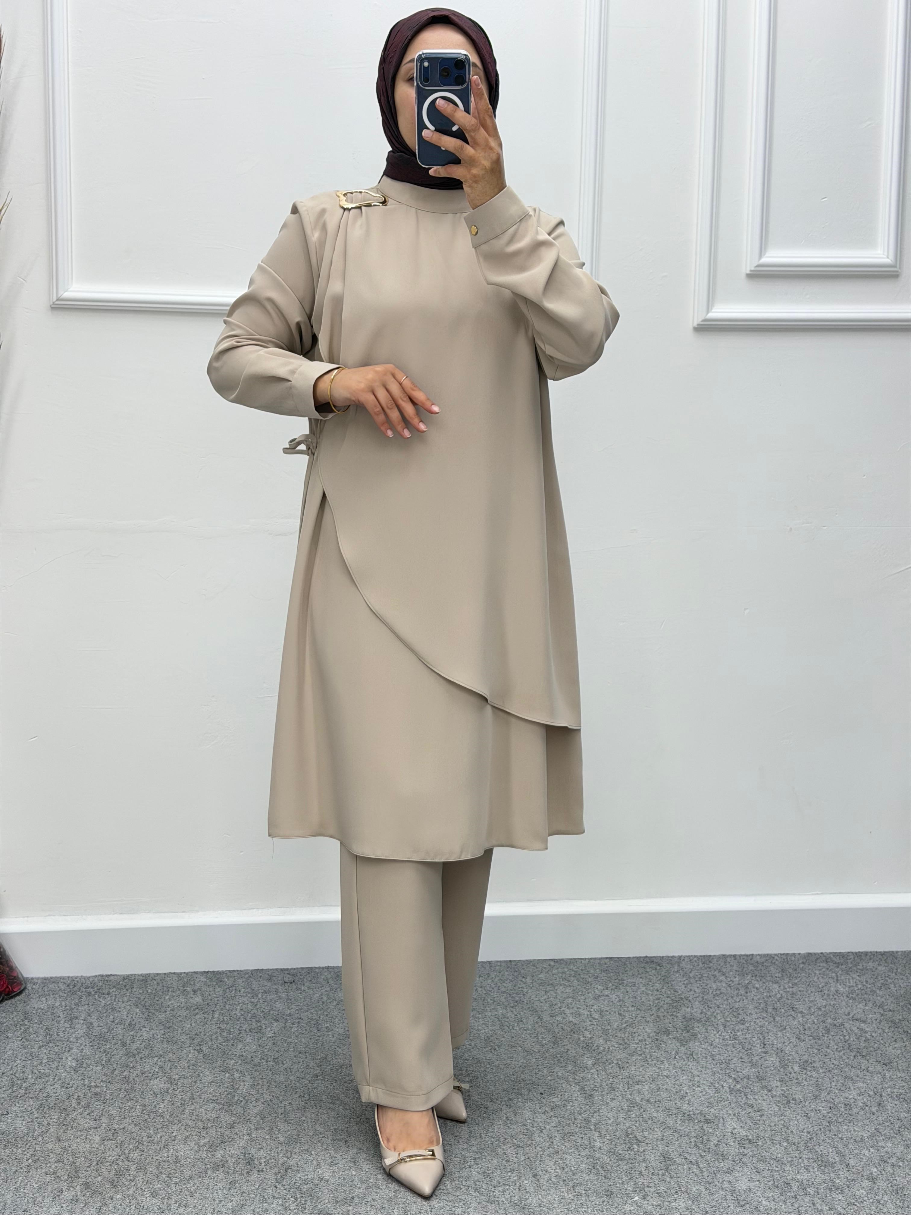 Toka Detaylı Linda Kumaş Takım Krem