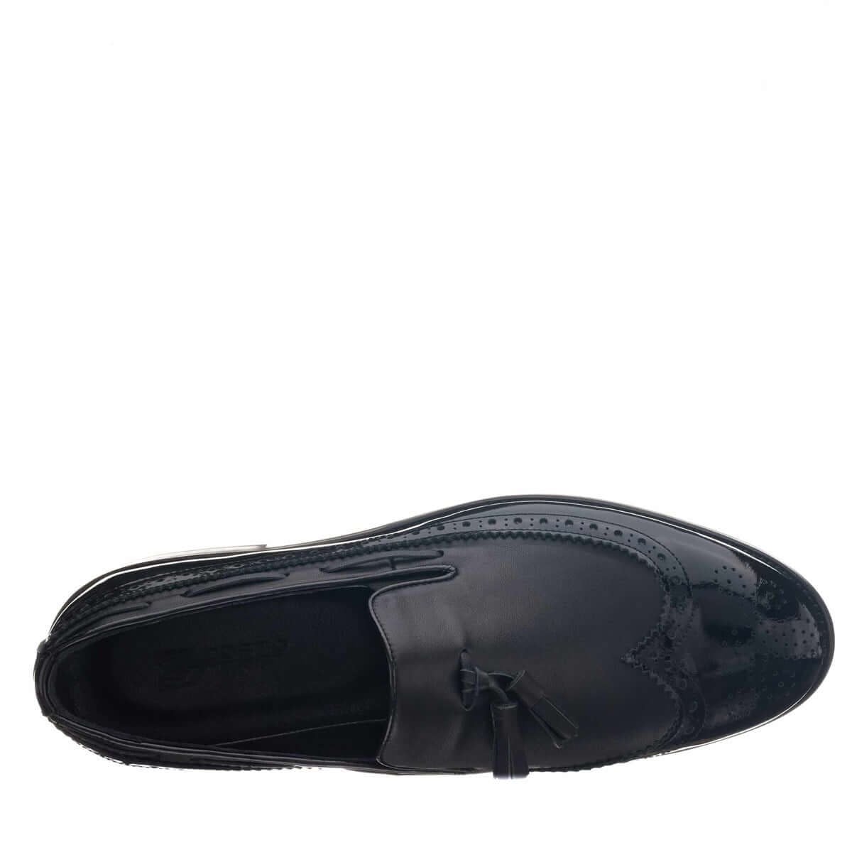 NV1930 siyah rugan loafer çift püskül ve brogue burun detaylarını gösteren üstten görünüm