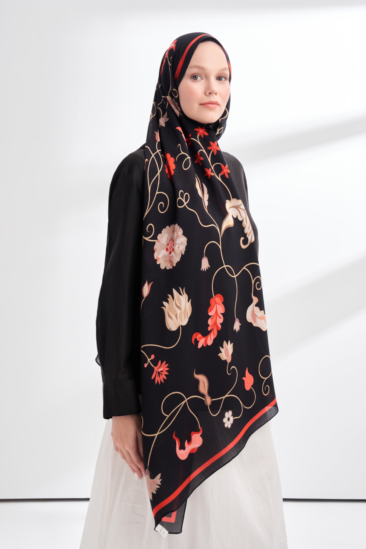 FLORAL ARCHIVE FIORA DESEN ŞAL - SİYAH - KIRMIZI