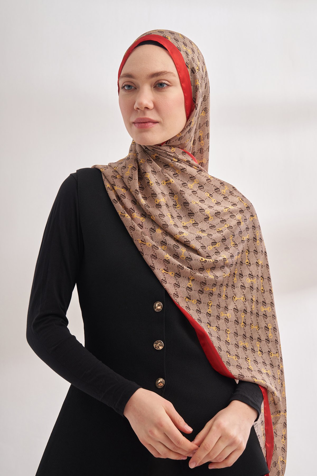 İTHAL VUAL MONOGRAM DESEN ŞAL - BEJ - KIRMIZI