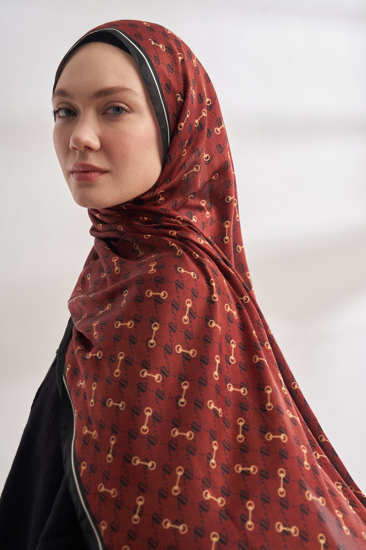 İTHAL VUAL MONOGRAM DESEN ŞAL - SİYAH - BORDO
