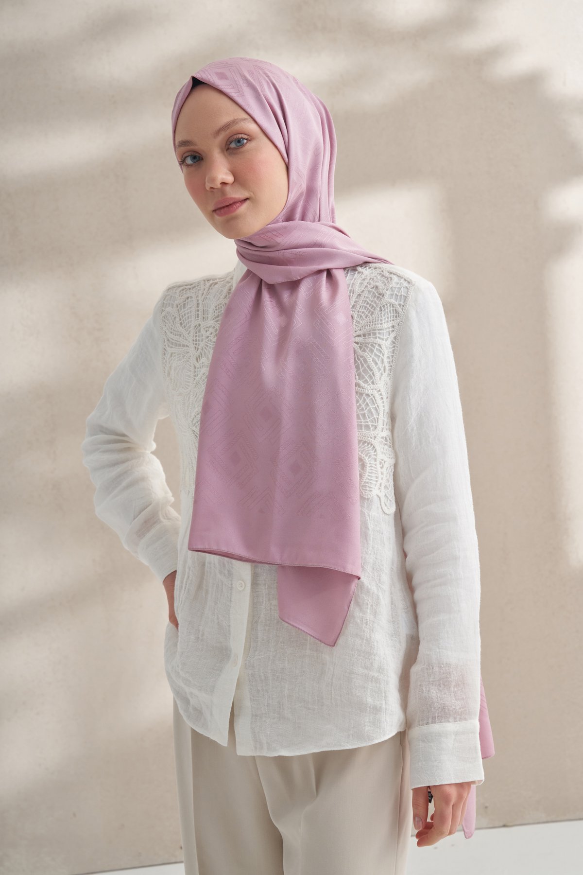 KREP JAKAR KRİSTAL DESEN ŞAL - PUDRA