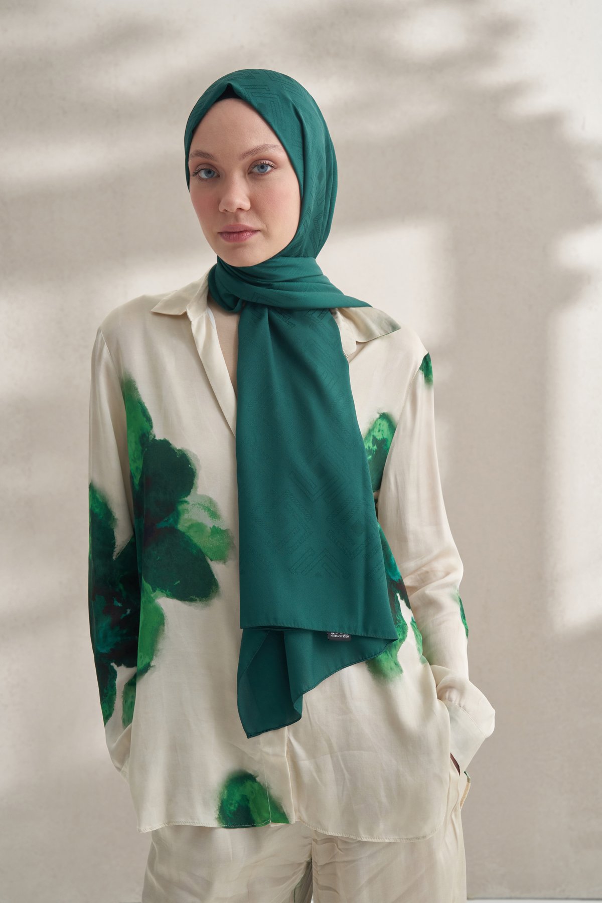 KREP JAKAR KRİSTAL DESEN ŞAL - ZÜMRÜT