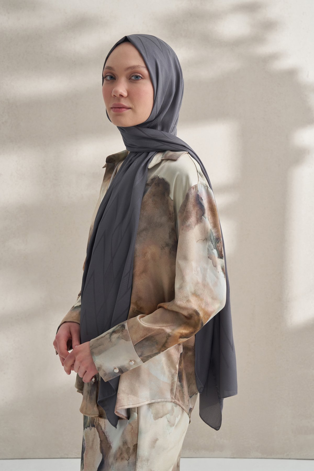 KREP JAKAR PRİZMA DESEN ŞAL -  FÜME