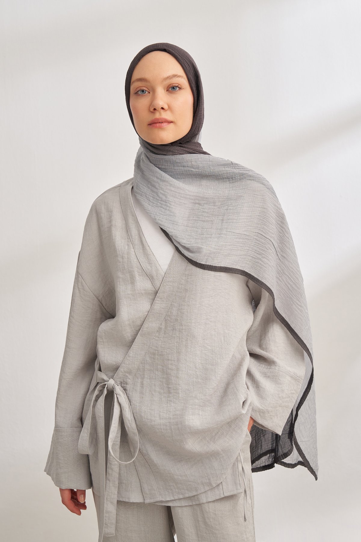 MÜSLİN DEGRADE BİYELİ ŞAL - FÜME - GRİ