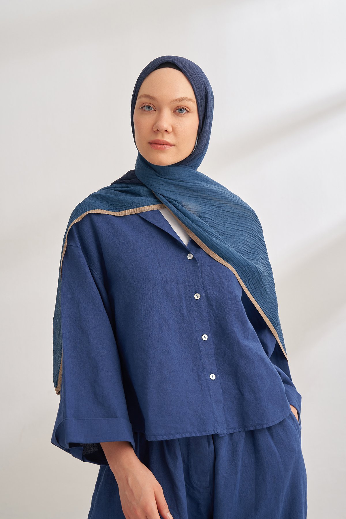 MÜSLİN DEGRADE BİYELİ ŞAL - LACİVERT - İNDİGO