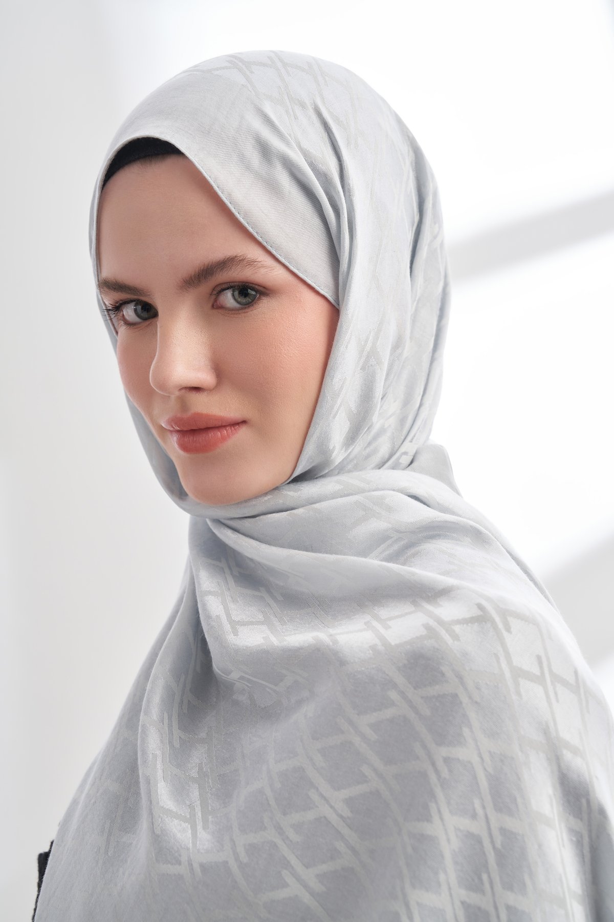 SOLEA JAKAR NORA DESEN ŞAL - GÜMÜŞ