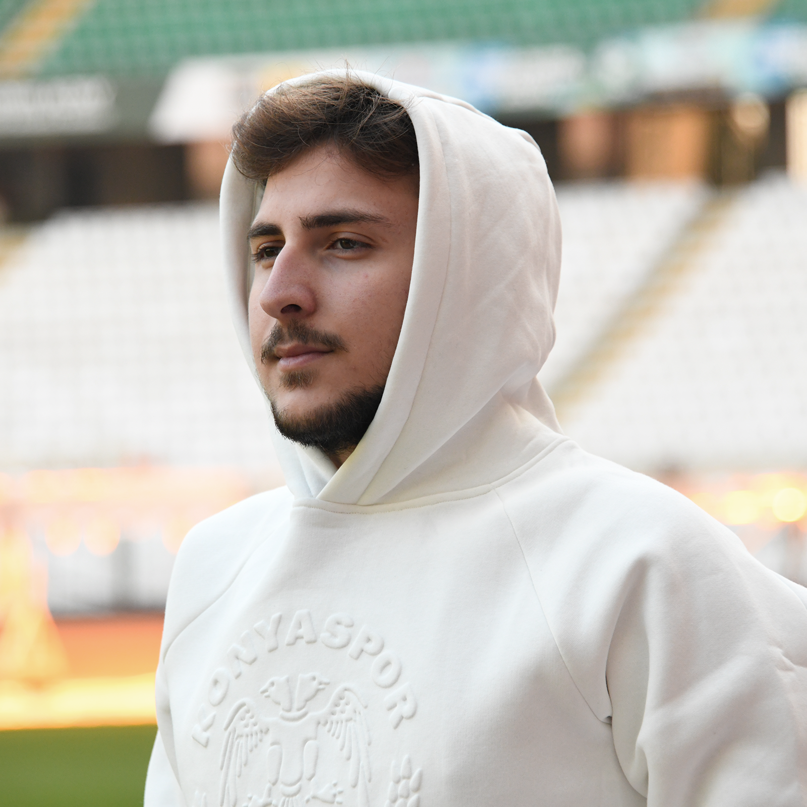 KABARTMA LOGOLU HOODIE KREM