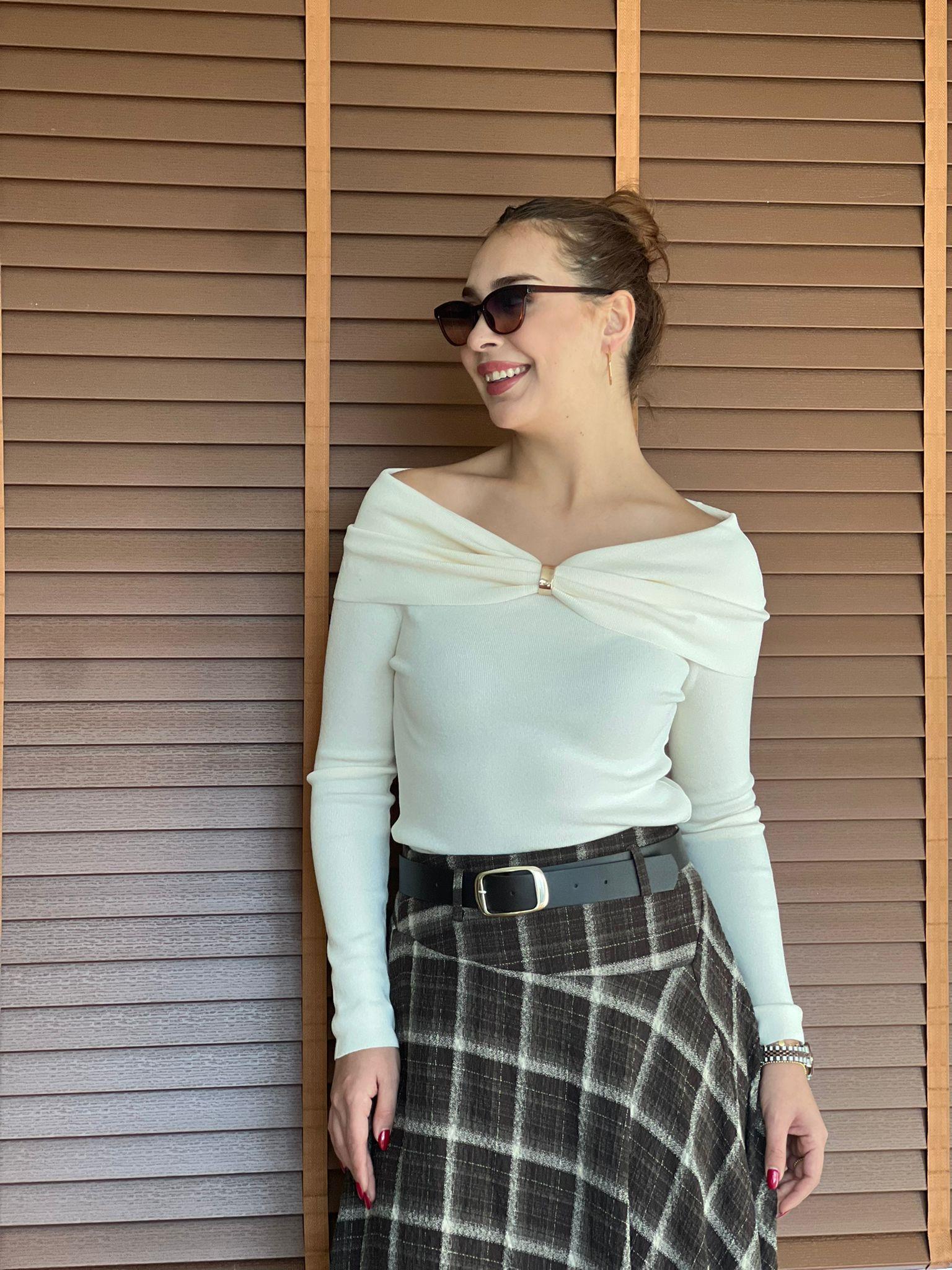 Bardot Yaka Aksesuarlı Triko Bluz 10820 Ekru