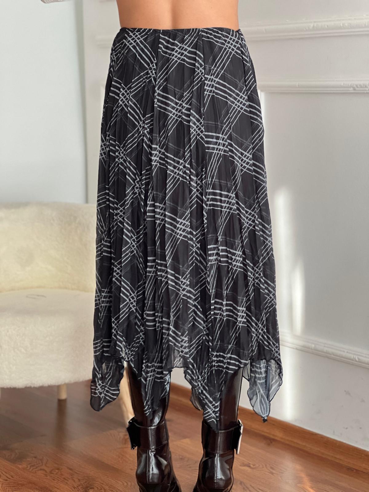 Ekose Desenli Asimetrik Etek 26-2210 Siyah