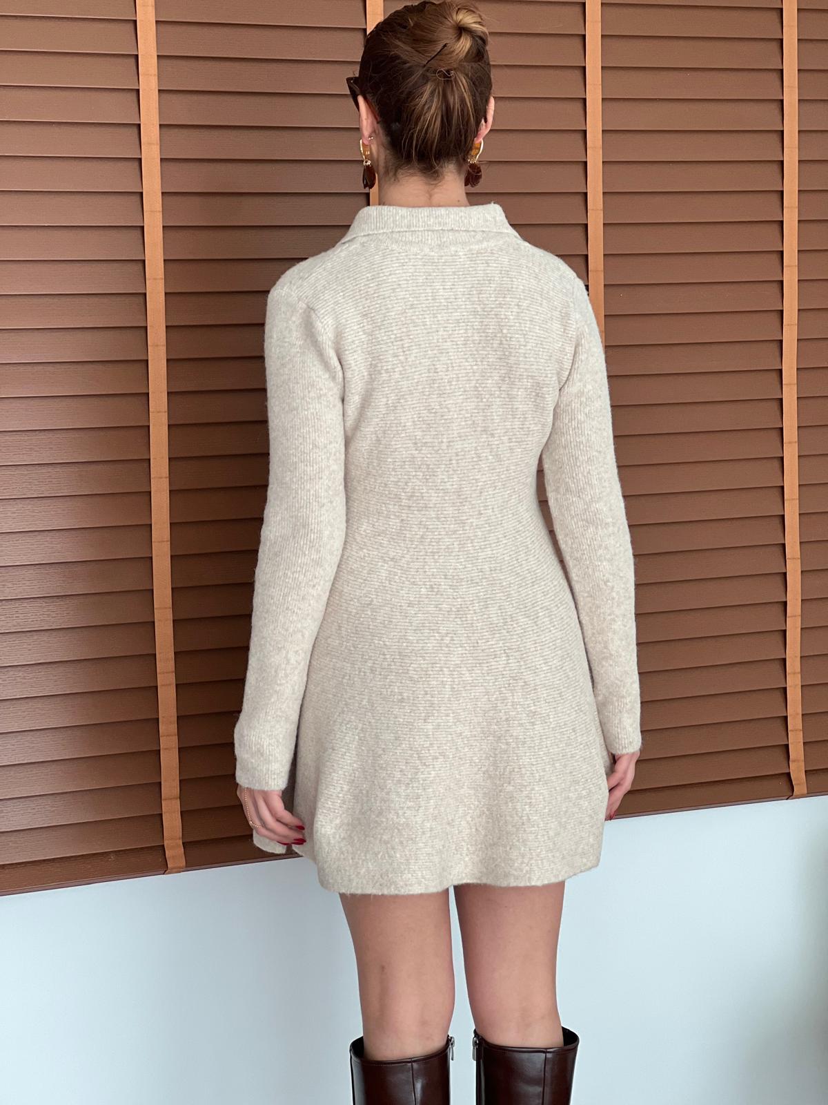 Peplum Polo Yaak Düğmeli Triko Elbise 90264 Açık Bej