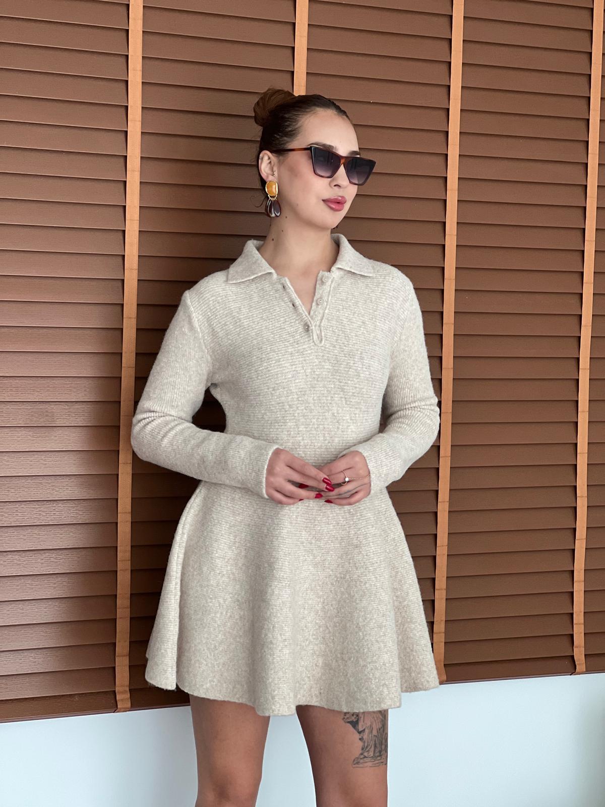 Peplum Polo Yaak Düğmeli Triko Elbise 90264 Açık Bej