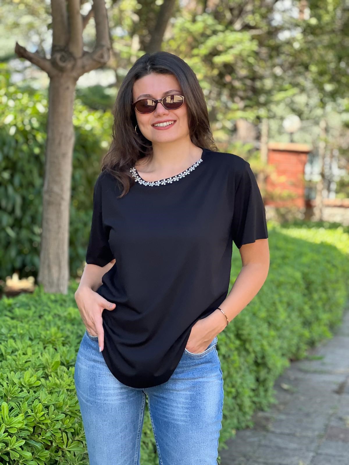 Yakası Taşlı Tshirt 30669 Siyah