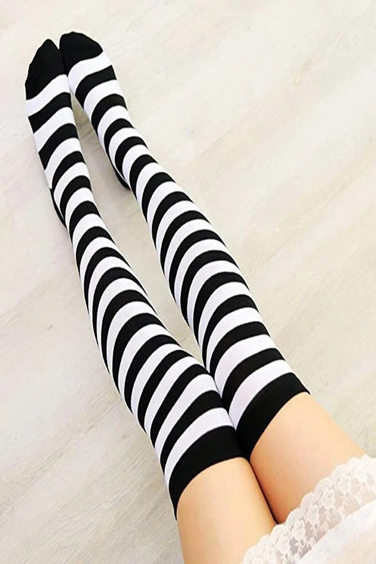 Diz Üstü Kadın Çorabı Siyah-Beyaz Çizgili - 36-40 Numara - %70 Pamuk | Design Socks