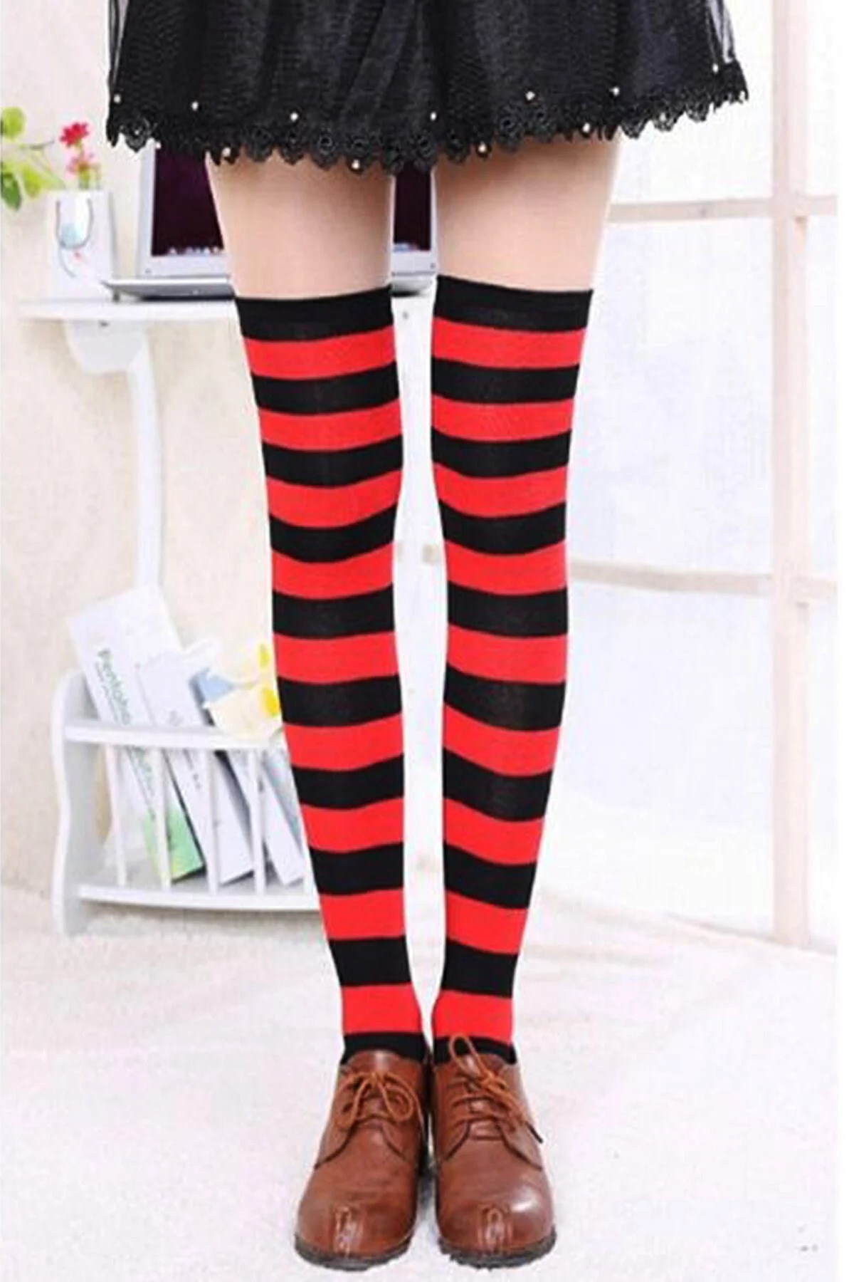 Diz Üstü Kadın Çorabı Siyah-Kırmızı Çizgili - 36-40 Numara - %70 Pamuk | Design Socks