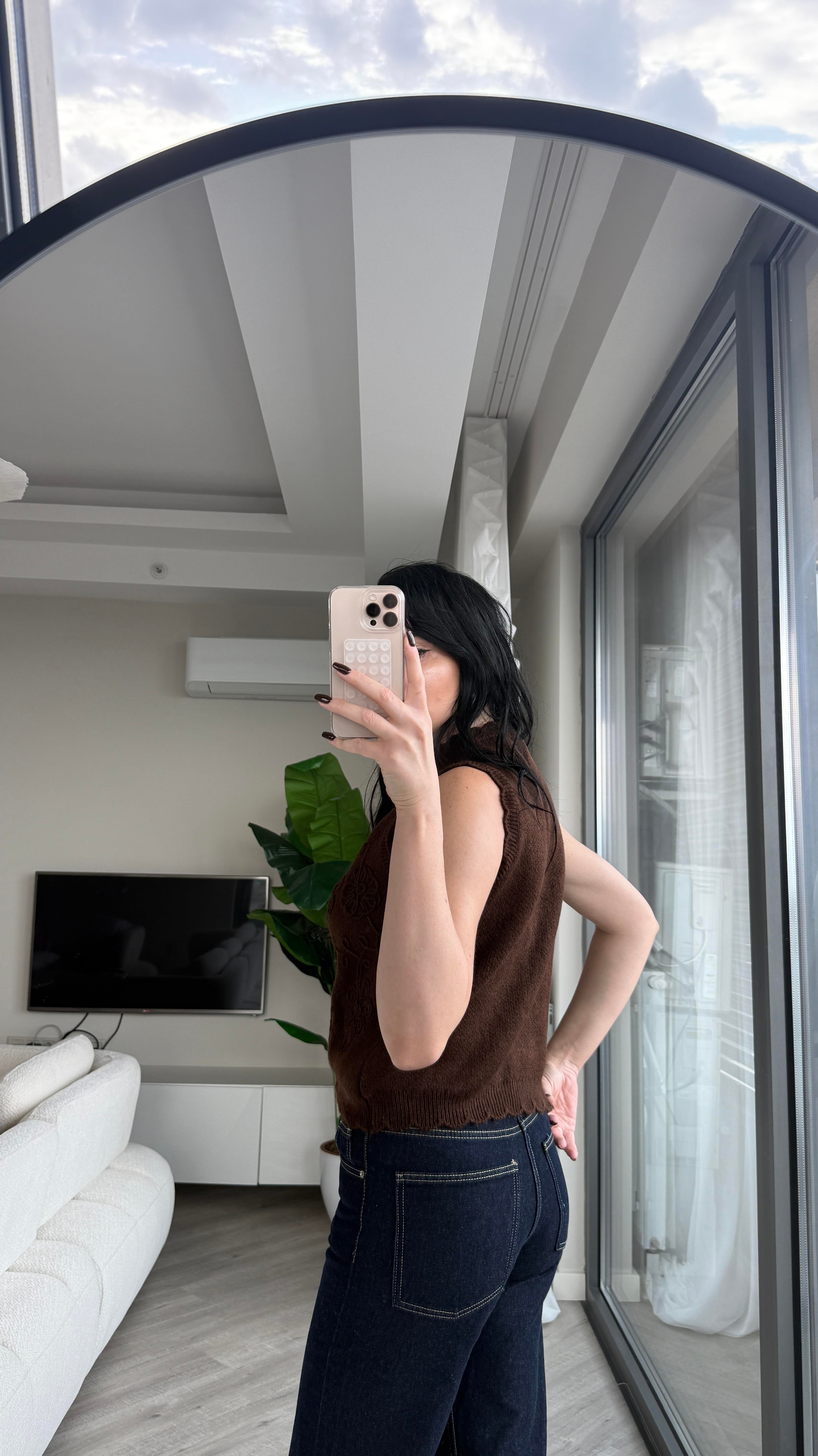 Acı Kahve Nakış Detaylı Yelek