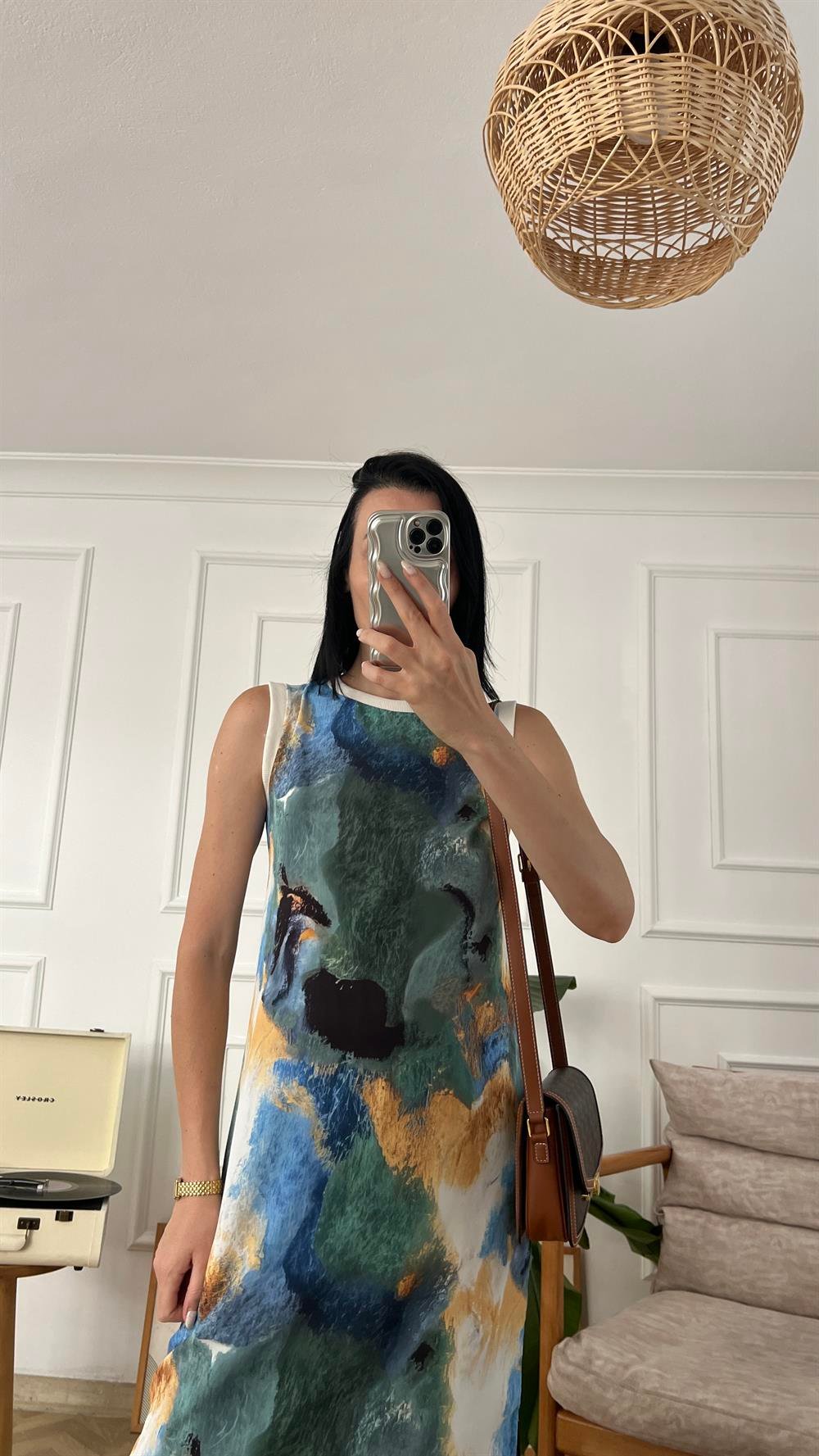 Batik Desen Kolsuz Elbise