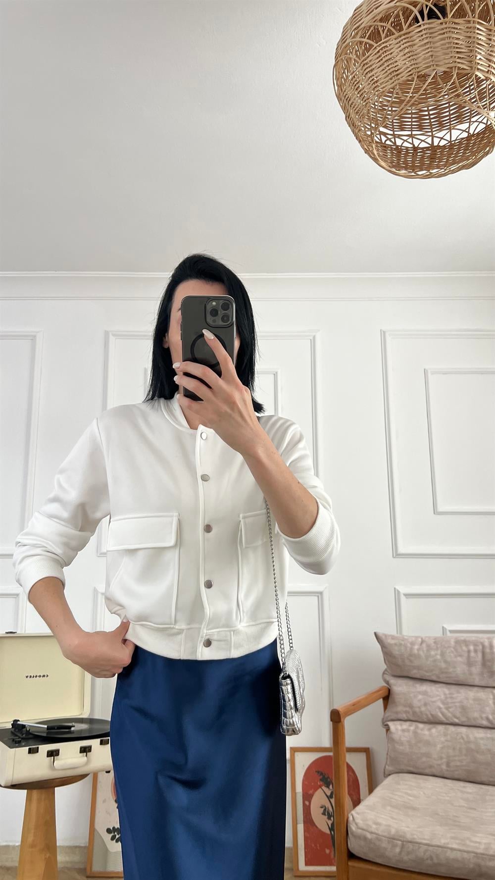 Beyaz Cepli Bomber Ceket
