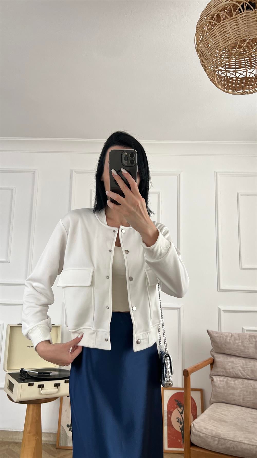 Beyaz Cepli Bomber Ceket