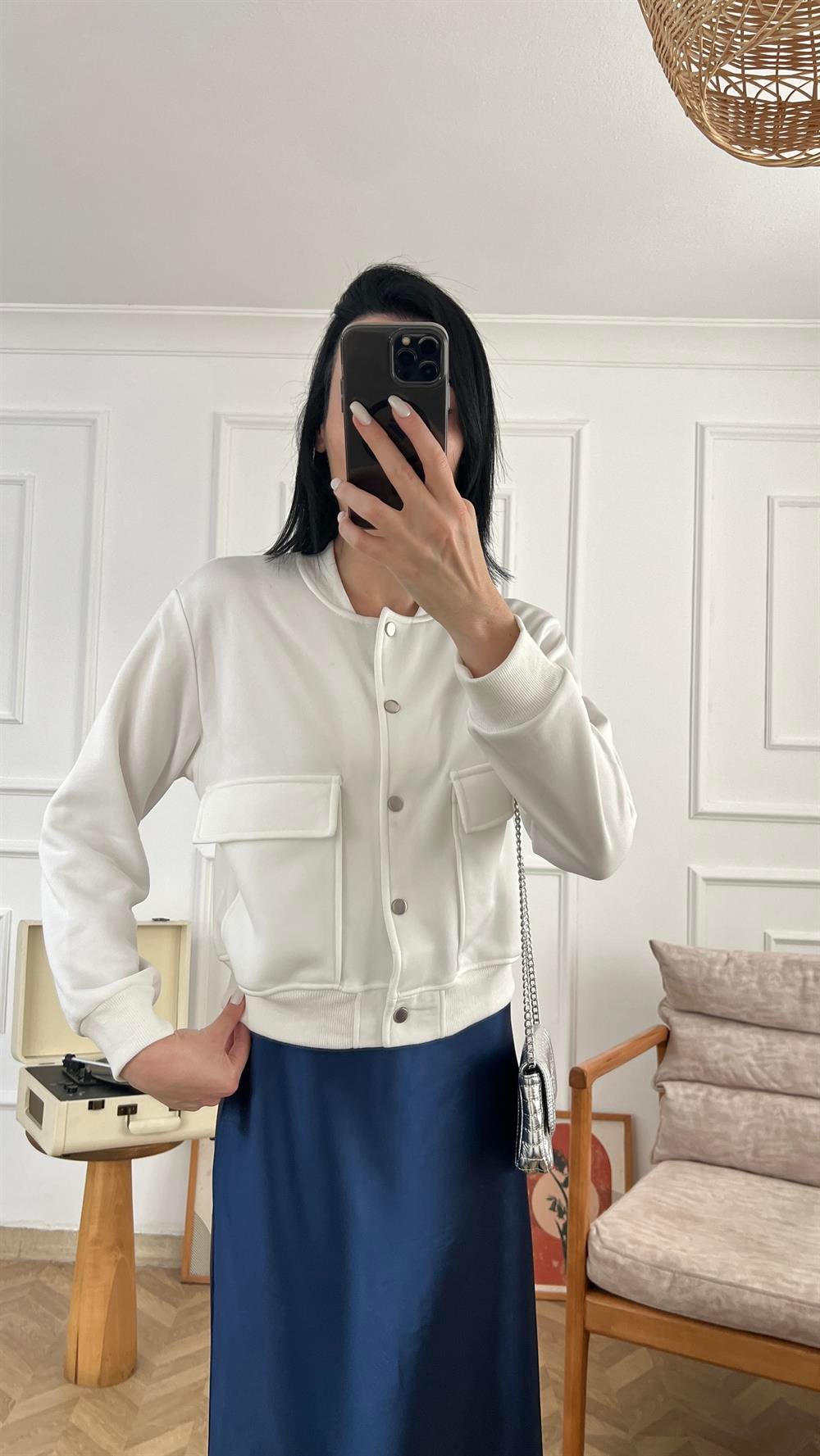 Beyaz Cepli Bomber Ceket