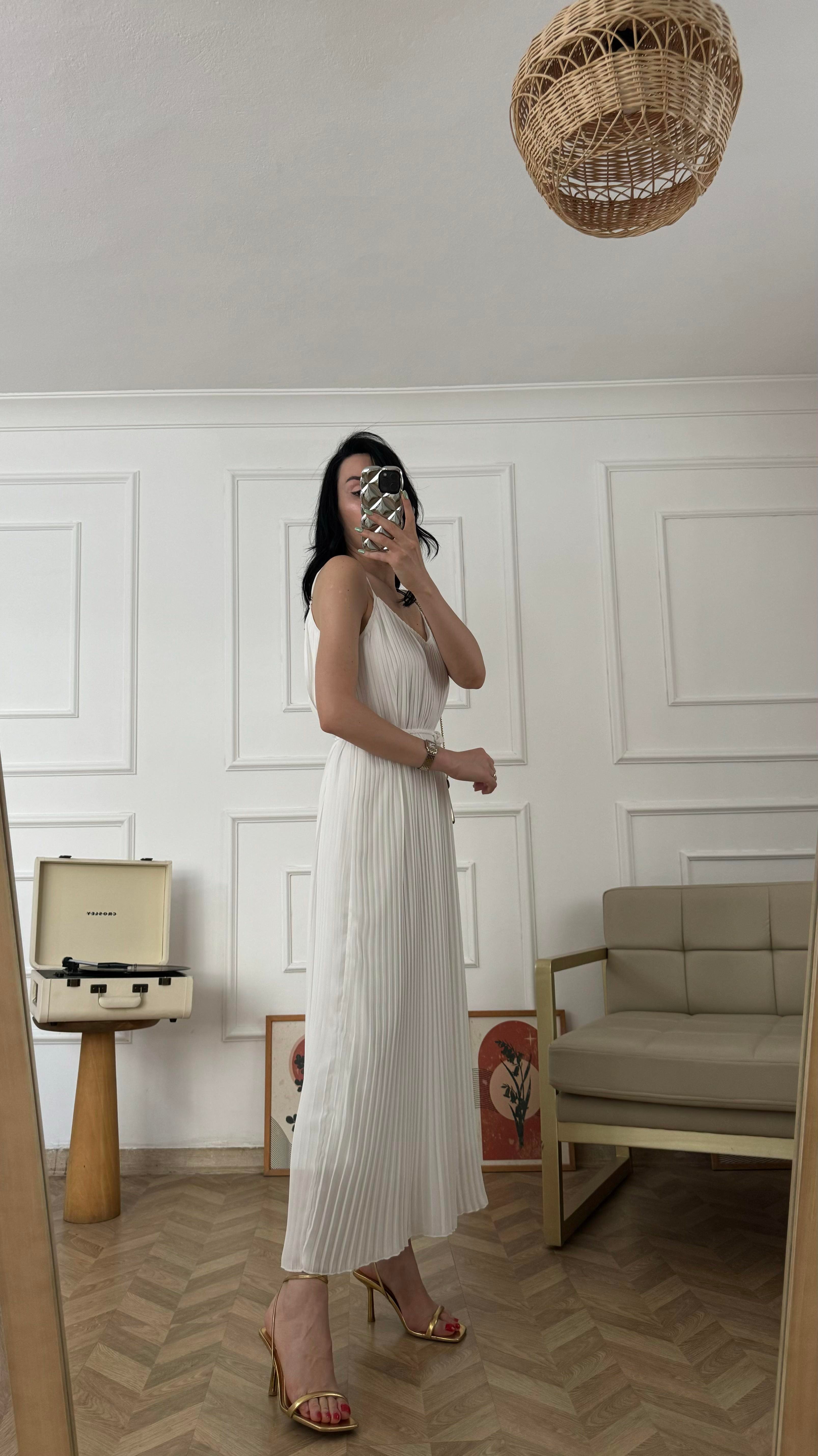 Beyaz İnce Askılı Piliseli Elbise