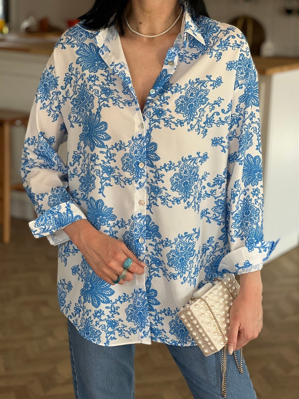 Beyaz Mavi Çicekli Oversize Gömlek