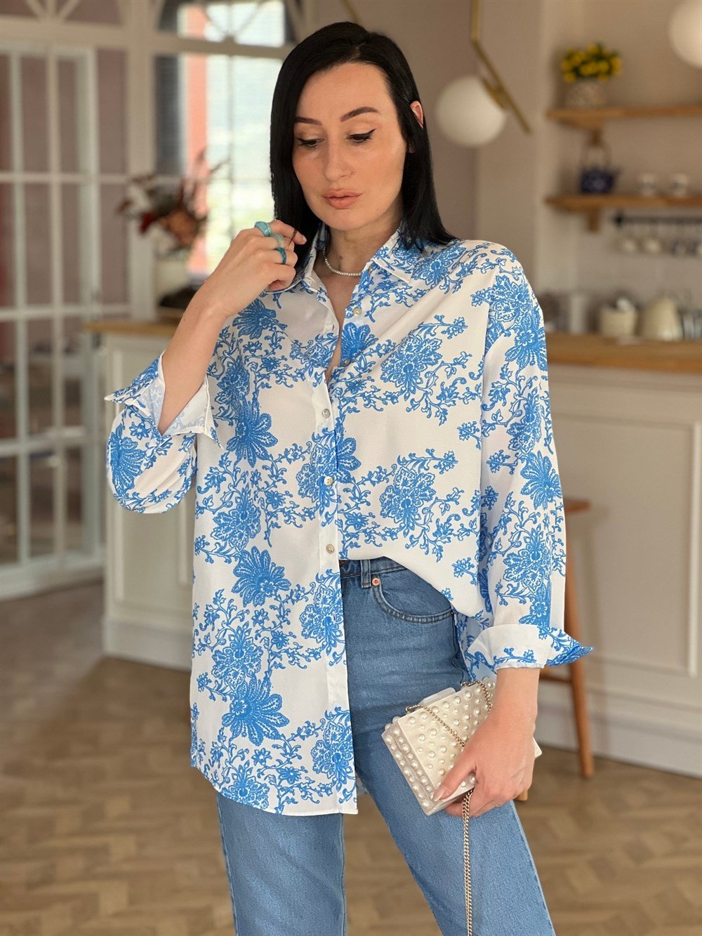 Beyaz Mavi Çicekli Oversize Gömlek