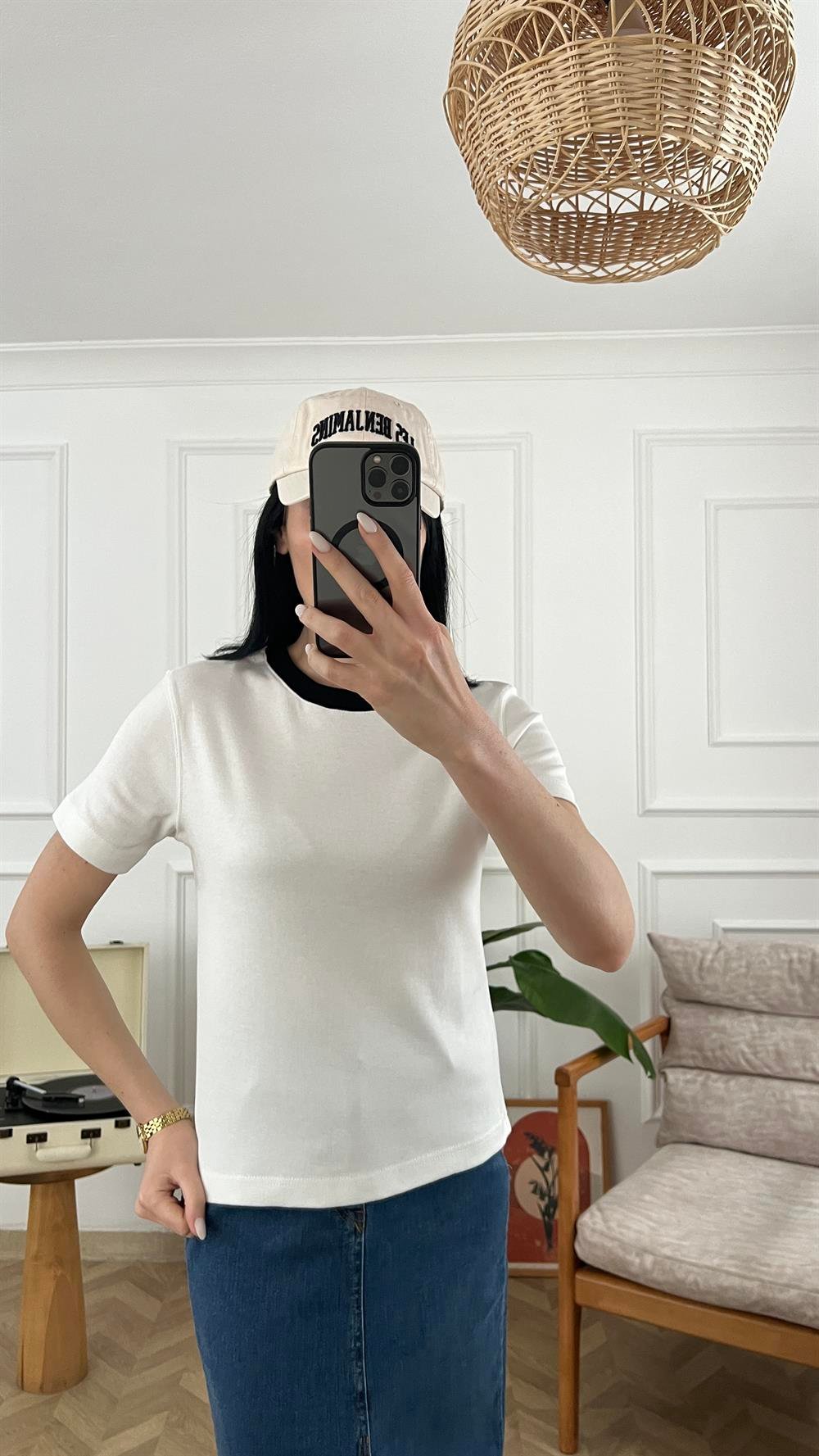 Beyaz Yakası Siyah Basic Tshirt