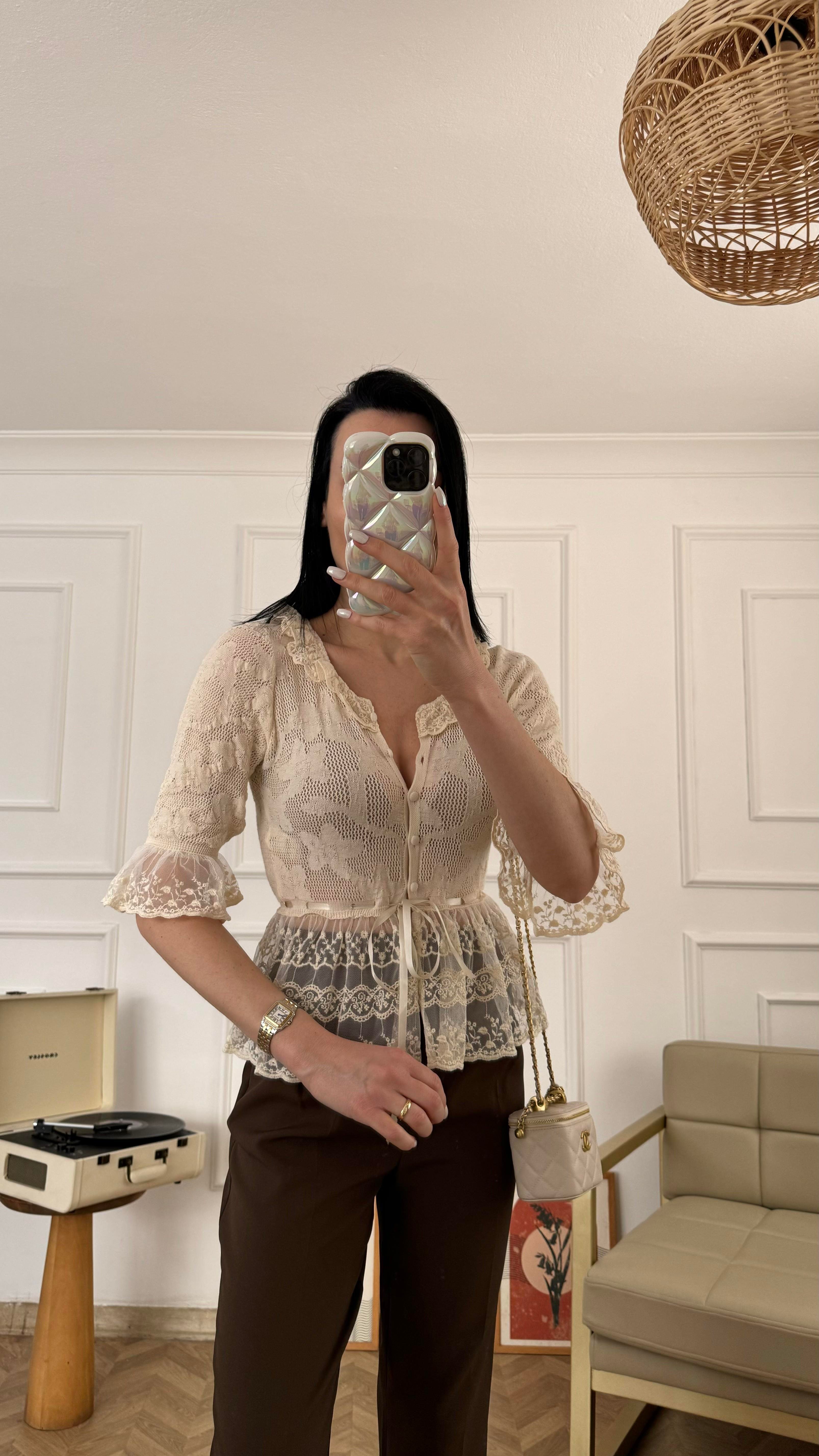 Dantel Detaylı Romantik Bluz