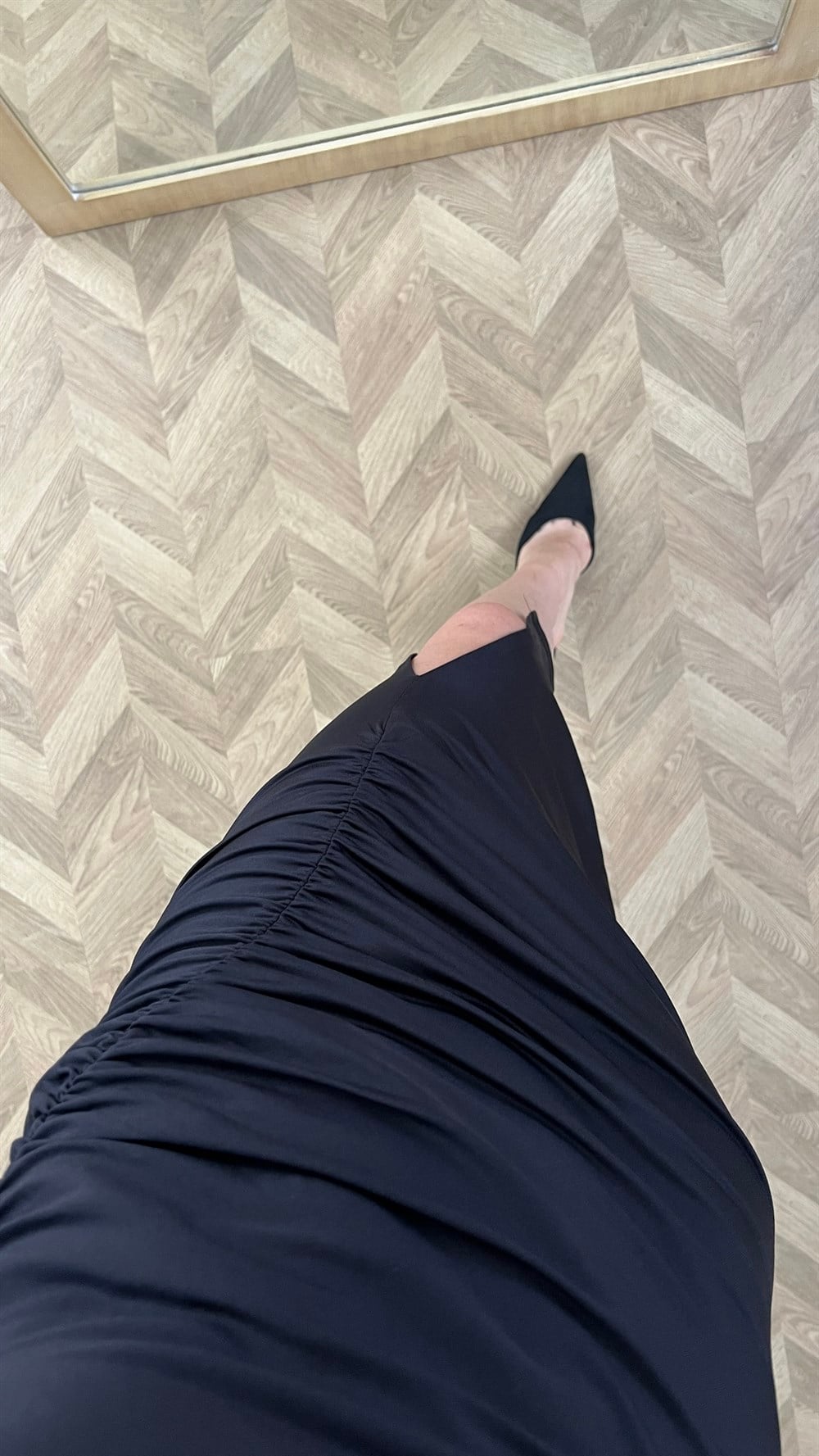 Drape Detaylı Siyah Askılı Elbise